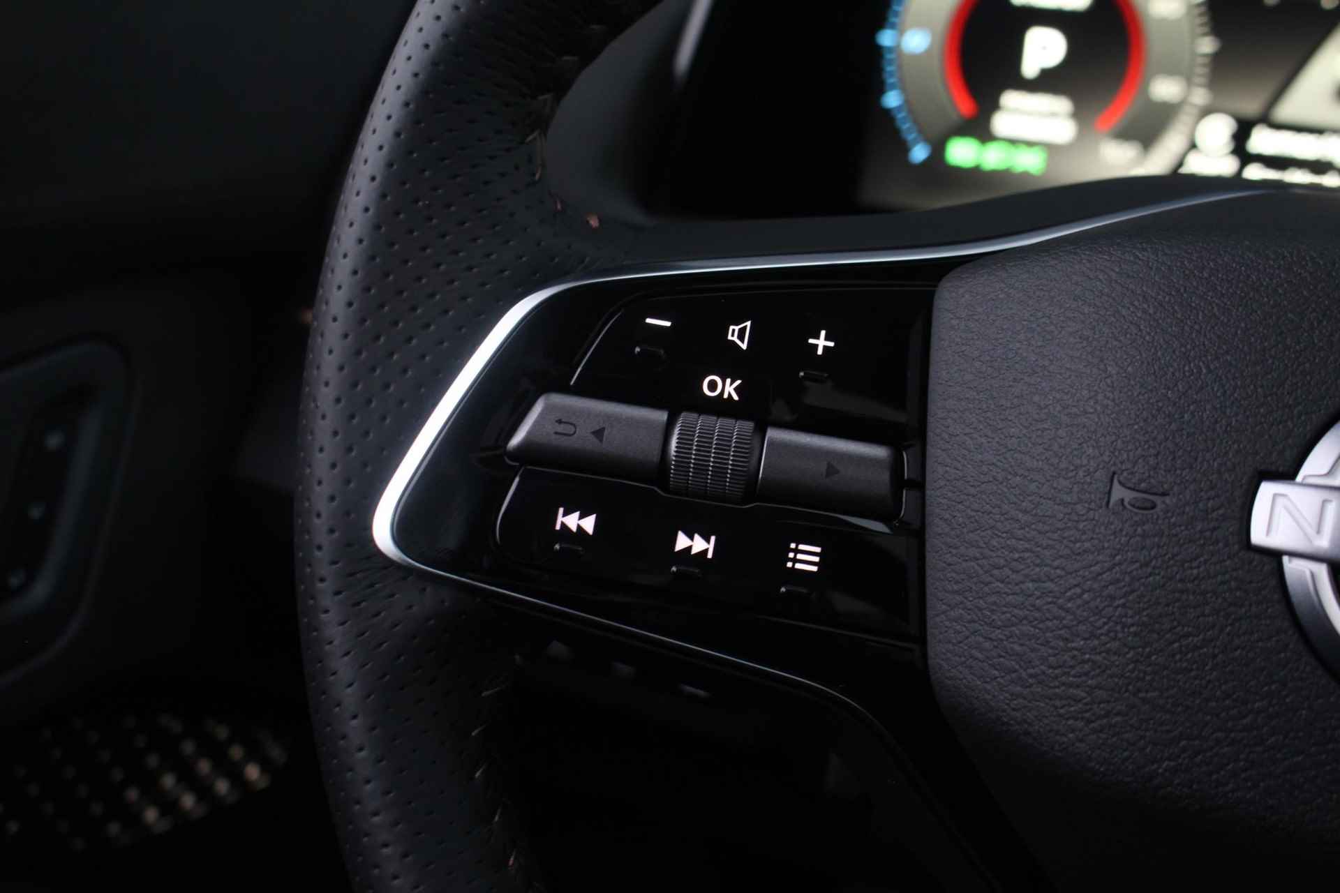 Nissan Ariya Evolve 91 kWh 240pk | Bose Audio | Draadloze Apple Carplay & Android Auto | Afneembare Trekhaak | Elektrisch Verstelbare Stoelen | Stoel/Stuurwiel Verwarming | Nieuw! - 35/42