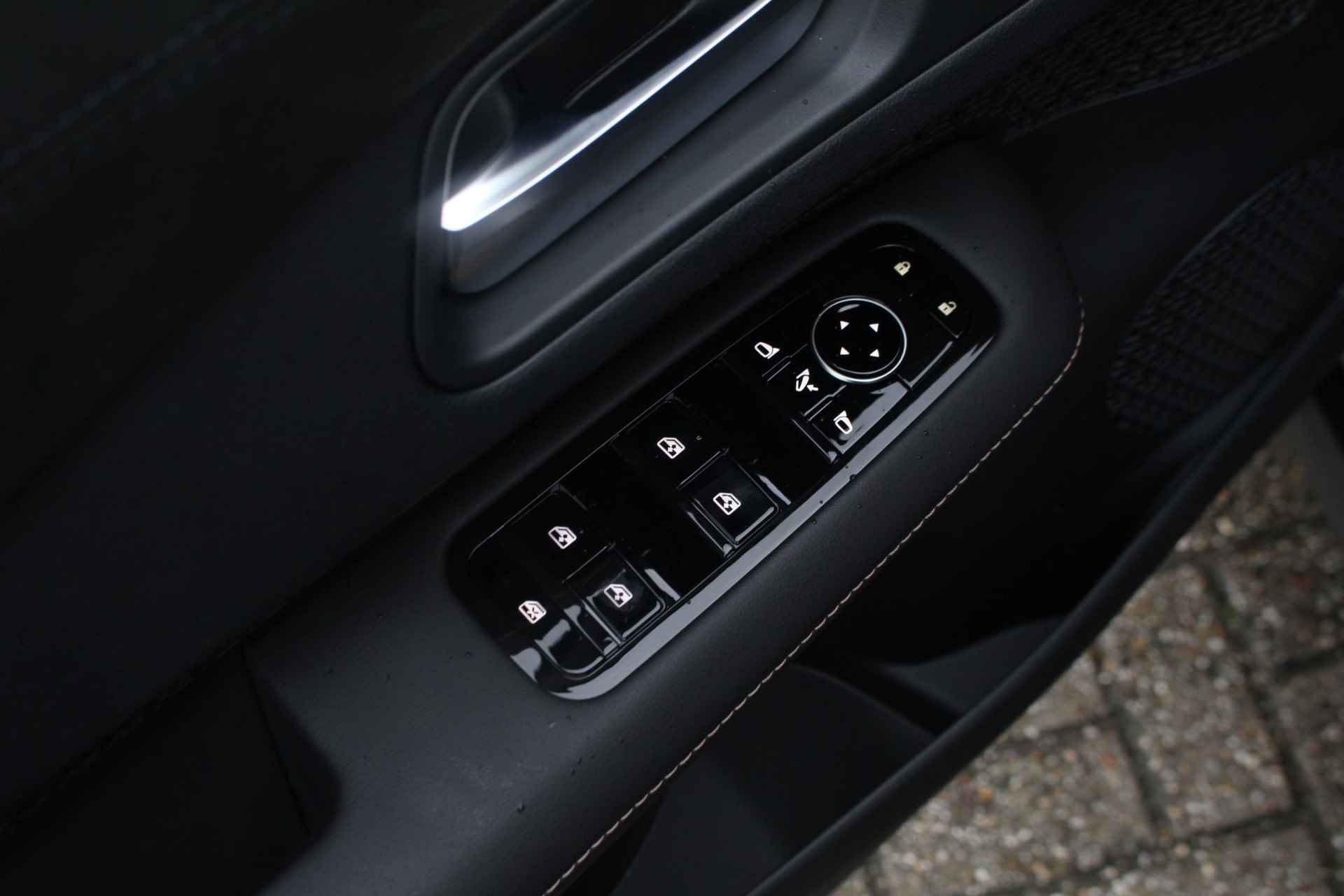 Nissan Ariya Evolve 91 kWh 240pk | Bose Audio | Draadloze Apple Carplay & Android Auto | Afneembare Trekhaak | Elektrisch Verstelbare Stoelen | Stoel/Stuurwiel Verwarming | Nieuw! - 42/42