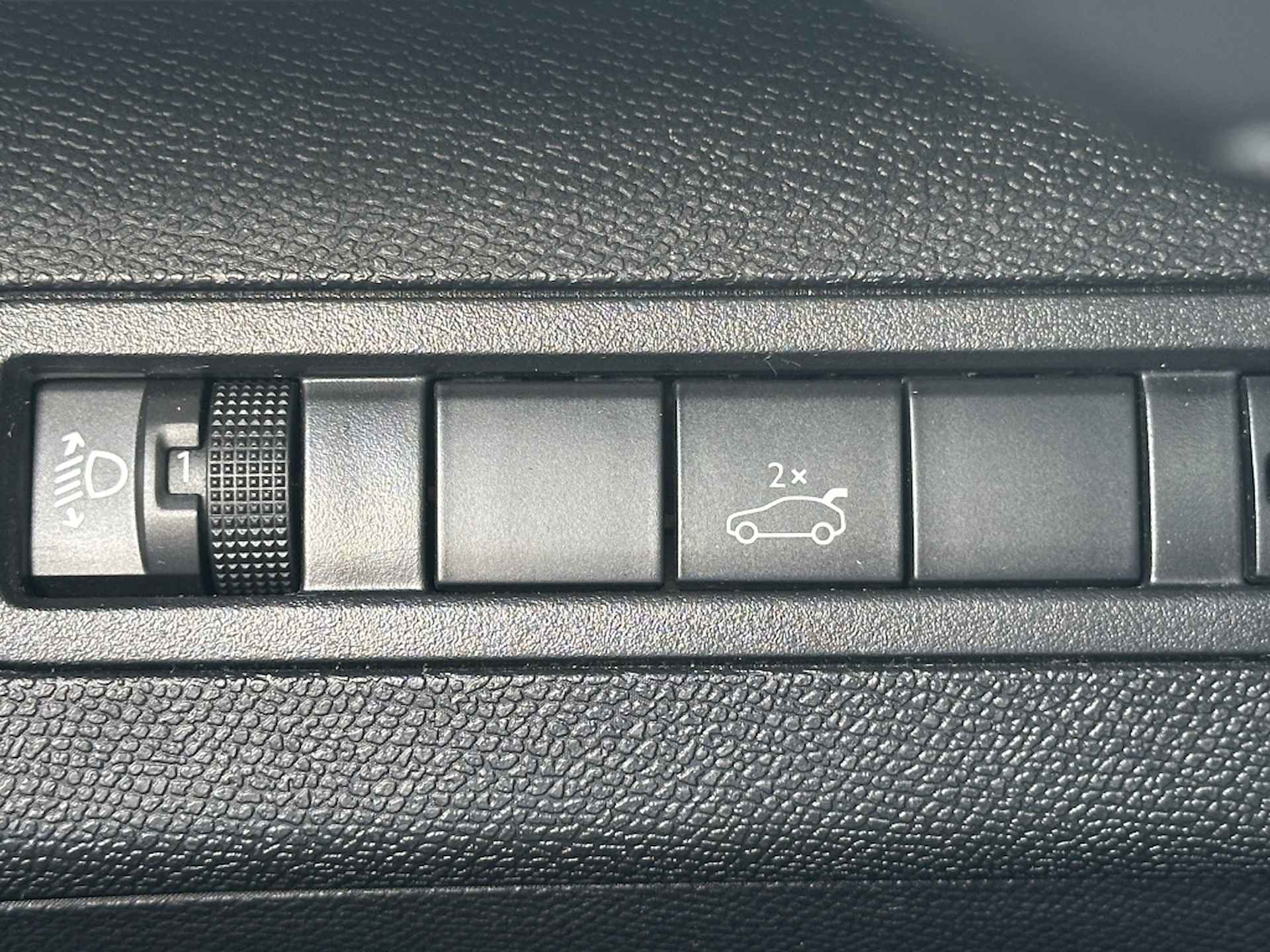 Peugeot 3008 1.2T 130PK Automaat PT Blue Lease Premium Panorama Schuifdak - 19/52