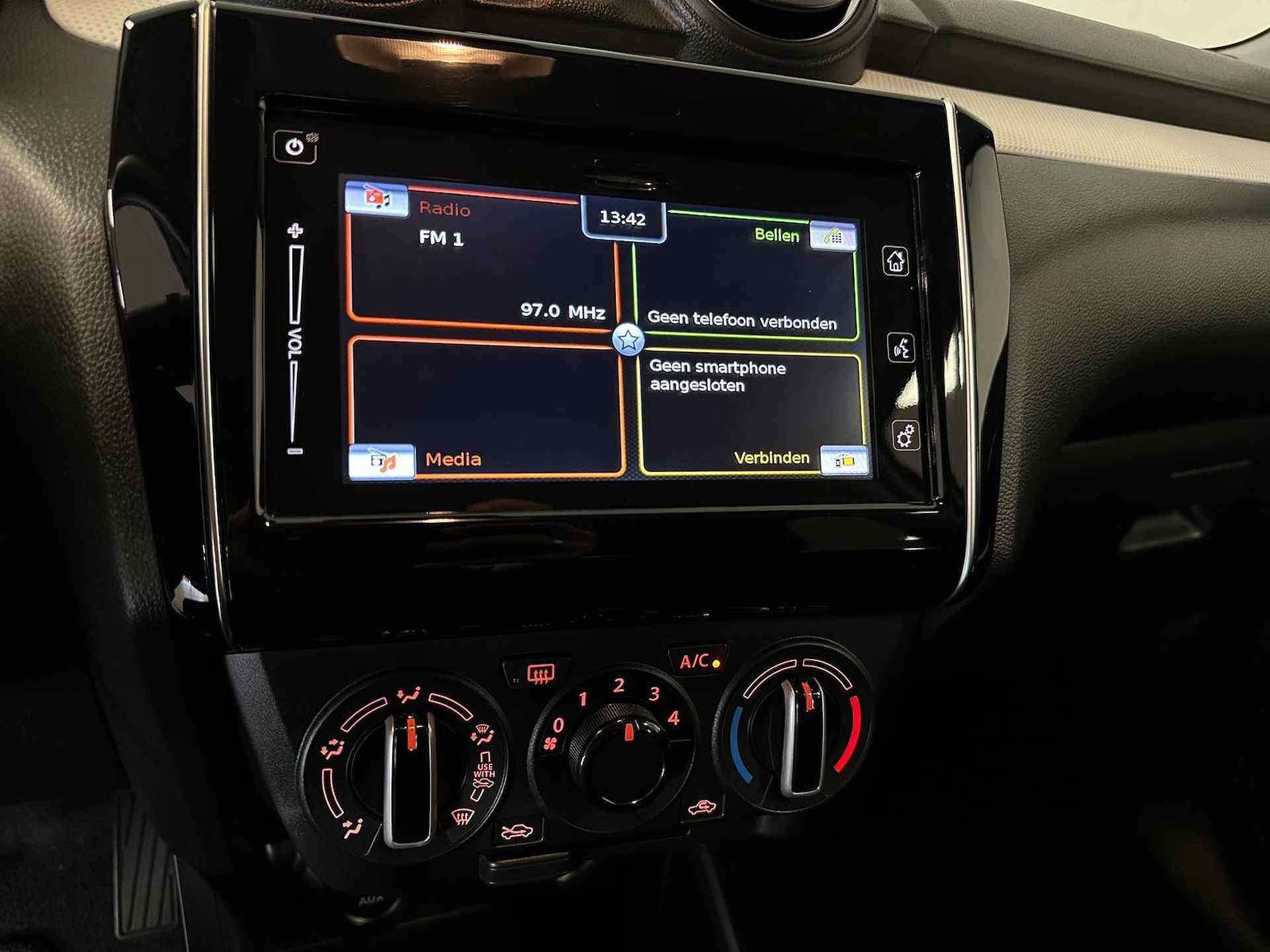 Suzuki Swift 1.2 AllGrip Select Smart Hybrid | Carplay | Led | - 22/33