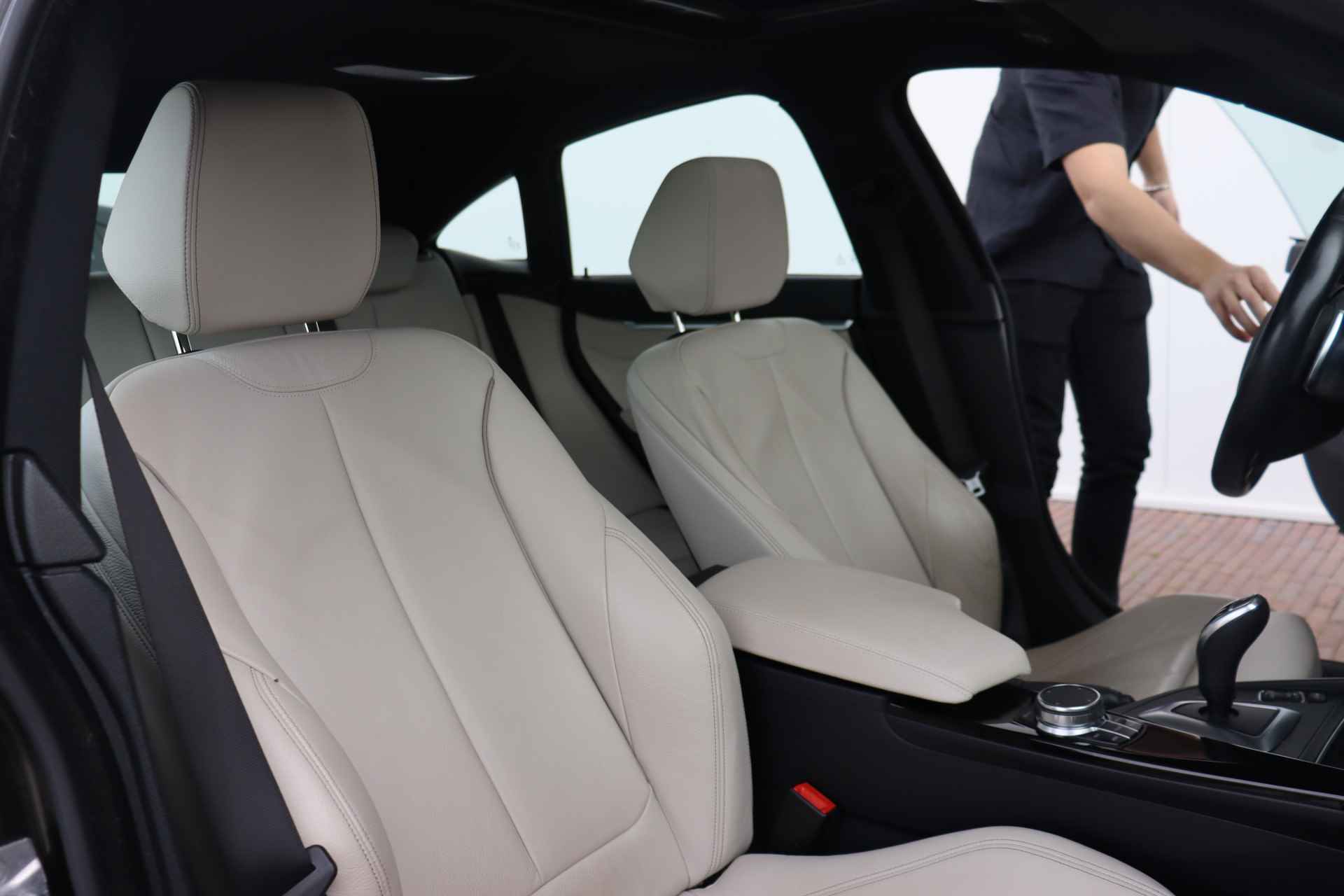 BMW 4 Serie Gran Coupé 420i High Executive Luxury Line Head Up Display / Schuif-kanteldak / Comfort Acces /  HiFi Luidsprekersysteem - 8/33