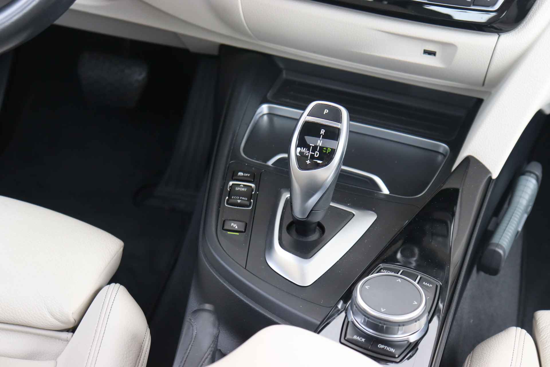 BMW 4 Serie Gran Coupe 420i High Executive Luxury Line Head Up Display / Schuif-kanteldak / Comfort Acces /  HiFi Luidsprekersysteem - 16/33