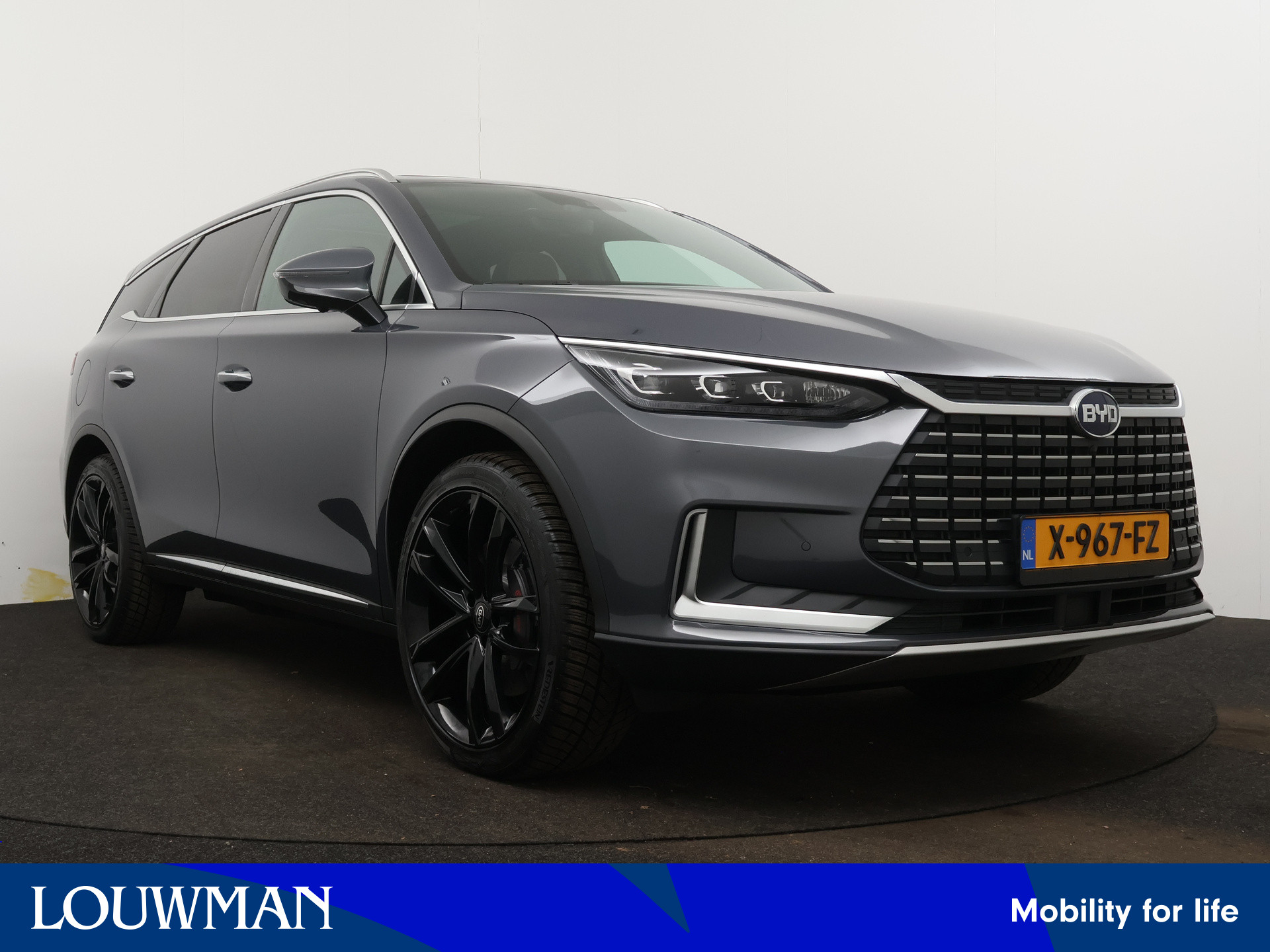 BYD TANG AWD Executive 86 kWh | Winter & zomerbanden | Dodehoekdetector | Schuifdak | Stuur- en stoelverwarming |