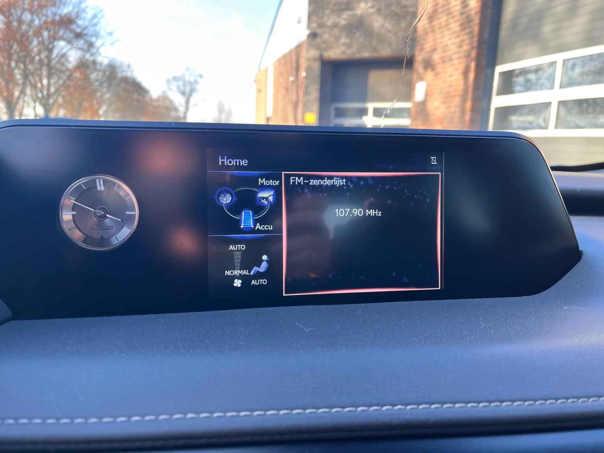 Lexus UX 250 h Led | Apple Carplay | Camera - 19/30