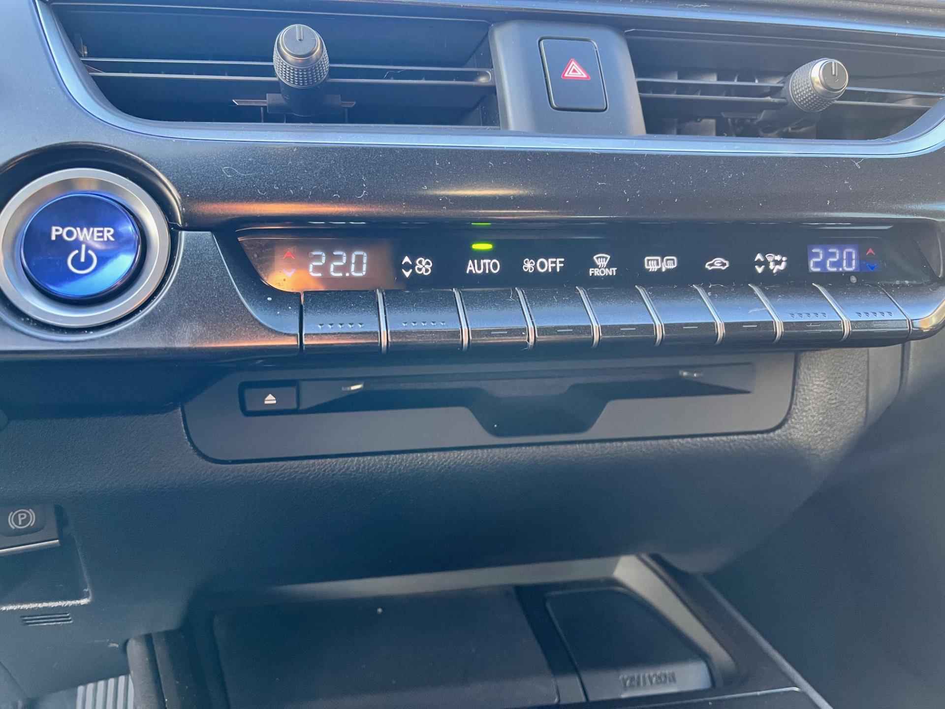 Lexus UX 250 h Led | Apple Carplay | Camera - 23/30