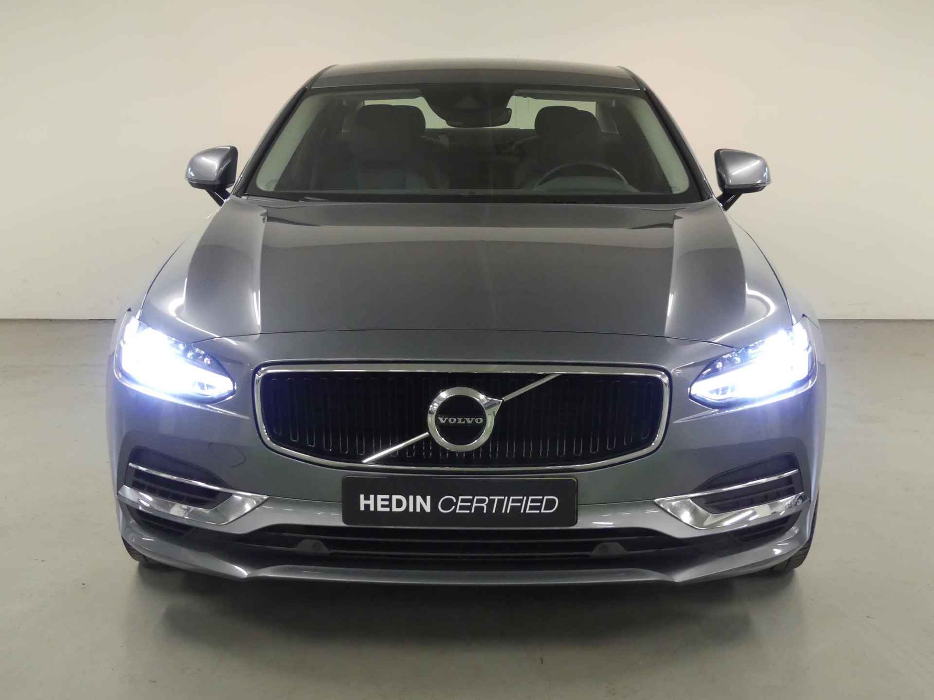 Volvo S90 2.0 T8 AWD Momentum Pro | Leder | Park Assist | LED | High Performance Audio | Stoelverwarming | Navigatie Sensus Pro | Climate Control - 4/29