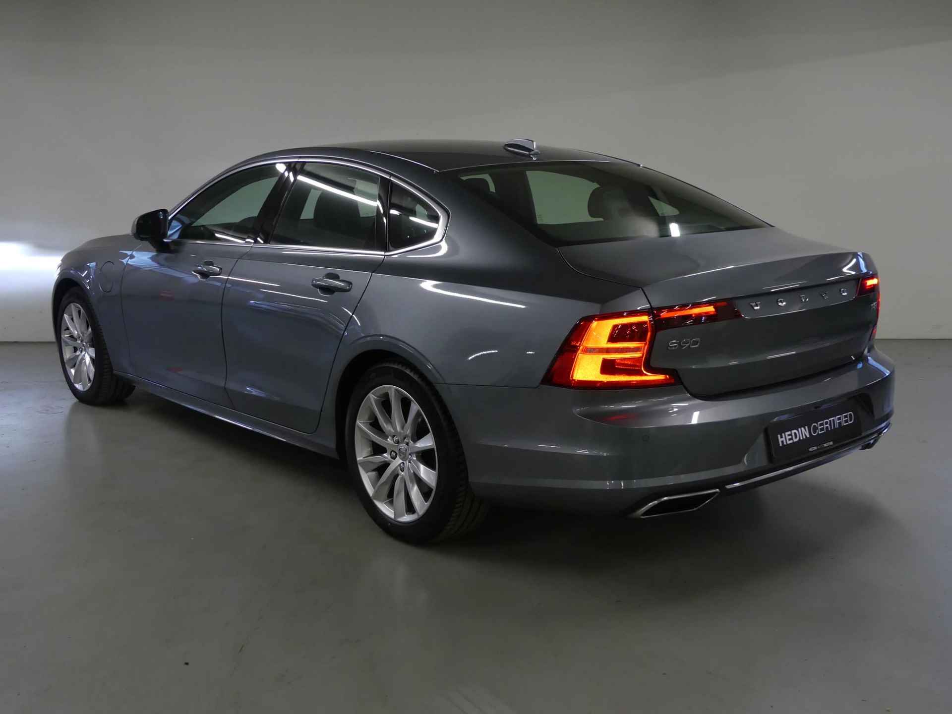 Volvo S90 2.0 T8 AWD Momentum Pro | Leder | Park Assist | LED | High Performance Audio | Stoelverwarming | Navigatie Sensus Pro | Climate Control - 7/29