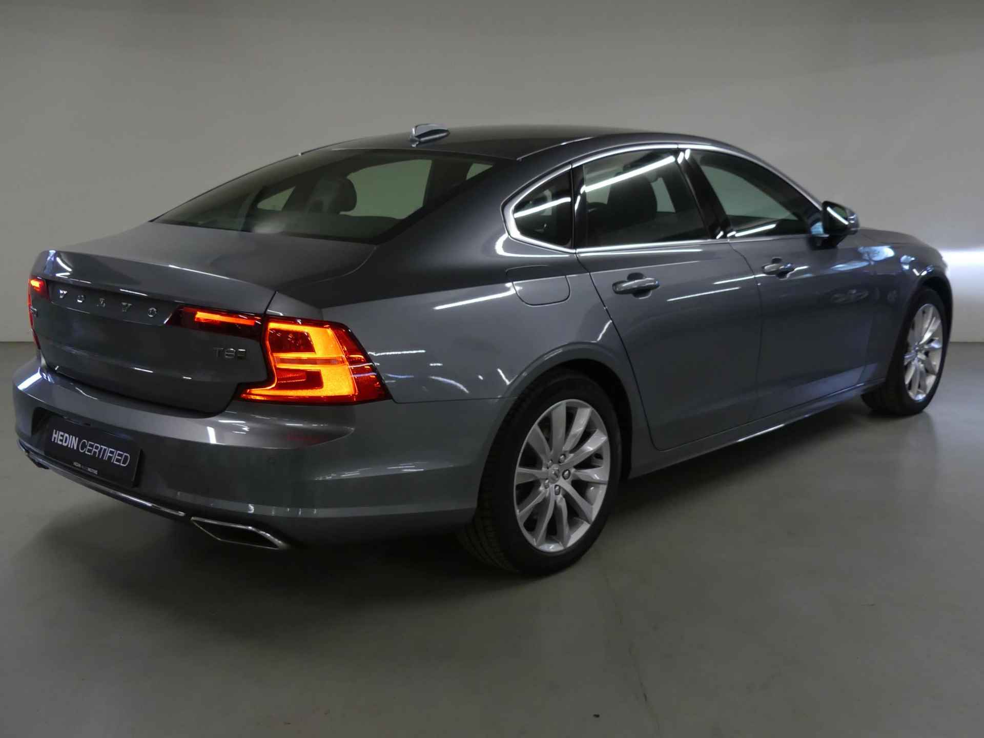 Volvo S90 2.0 T8 AWD Momentum Pro | Leder | Park Assist | LED | High Performance Audio | Stoelverwarming | Navigatie Sensus Pro | Climate Control - 8/29