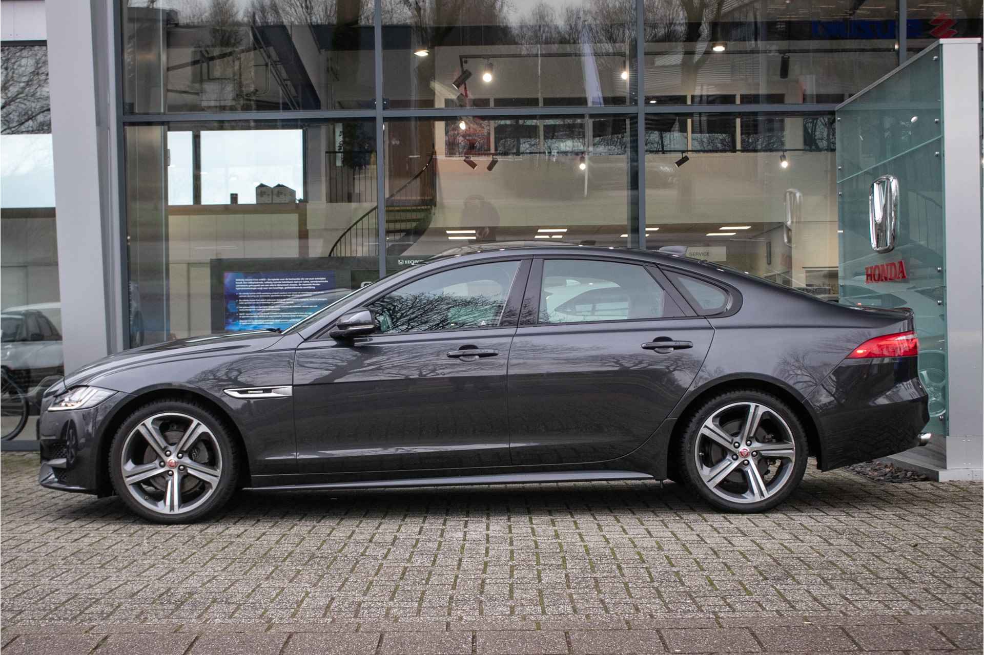 Jaguar XF 2.0-D Portfolio R-Sport Automaat -All in rijklaarprijs  | Trekhaak | Navi/camera | Lederen int. - 2/48