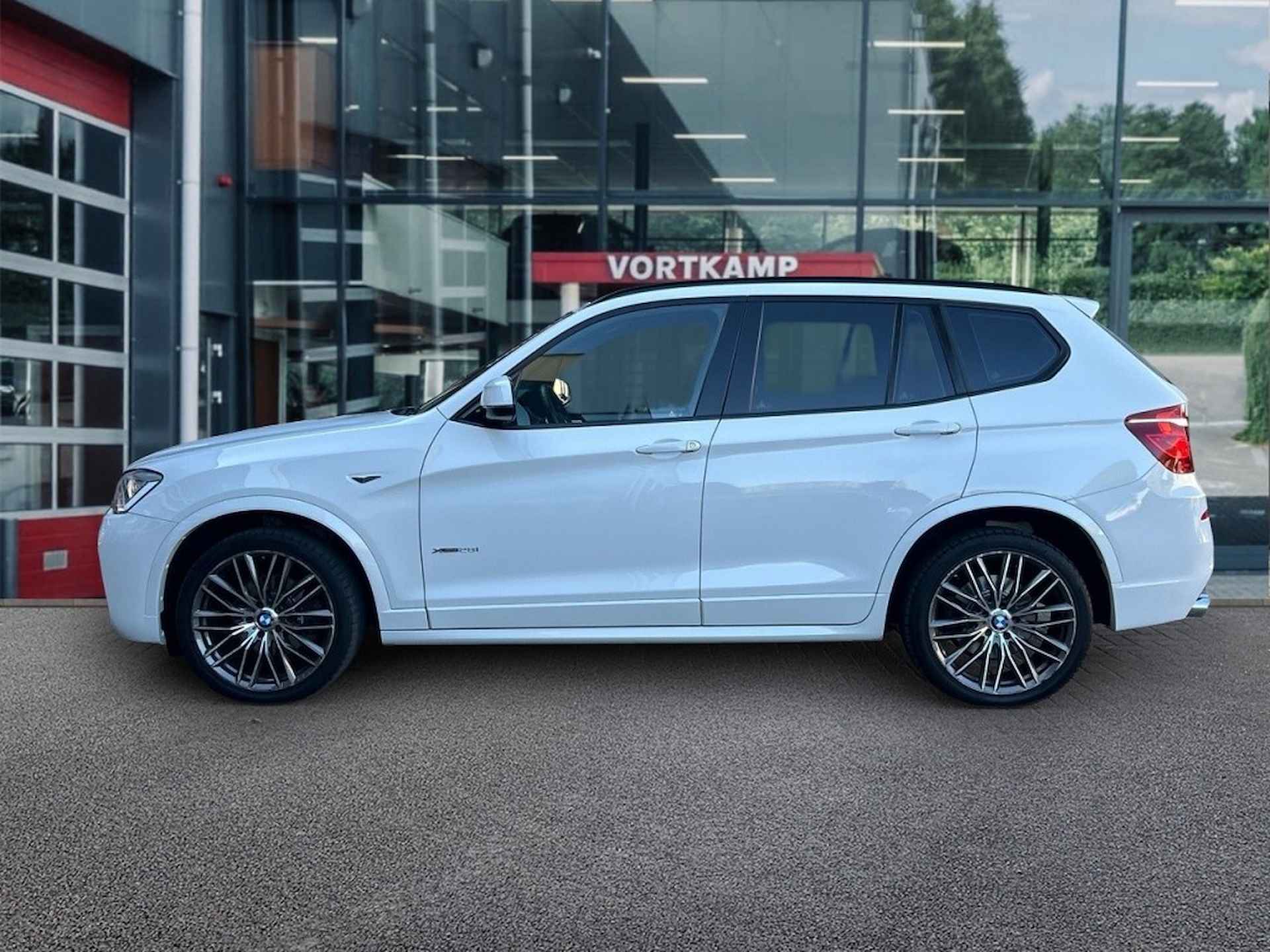 BMW X3 XDRIVE 28i M SPORT PANO-DAK/CAMERA/TREKHAAK/NAVI/CRUISE/STOELVE - 8/26