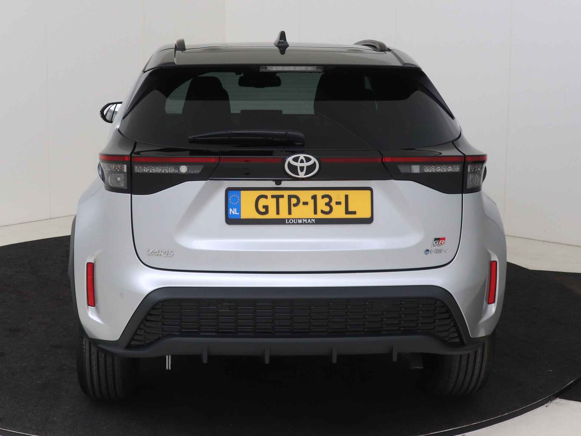 Toyota Yaris Cross 1.5 Hybrid 130 GR Sport *demo | Navigatie | Camera | Parkeersensoren | LM velgen | Draadloos telefoonladen | Panoramadak | Half leder | Stoelverwarming | - 29/44