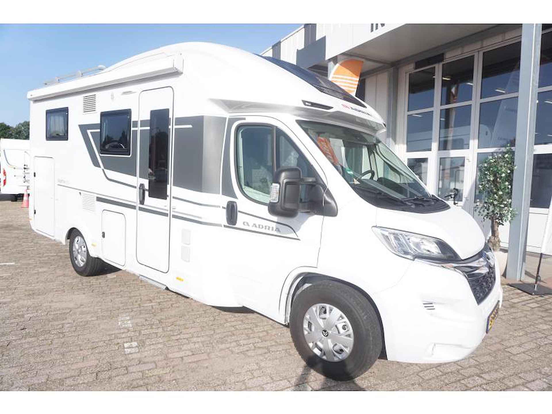 Adria Matrix 600 SL hefbed/vlakke vloer - 4/20