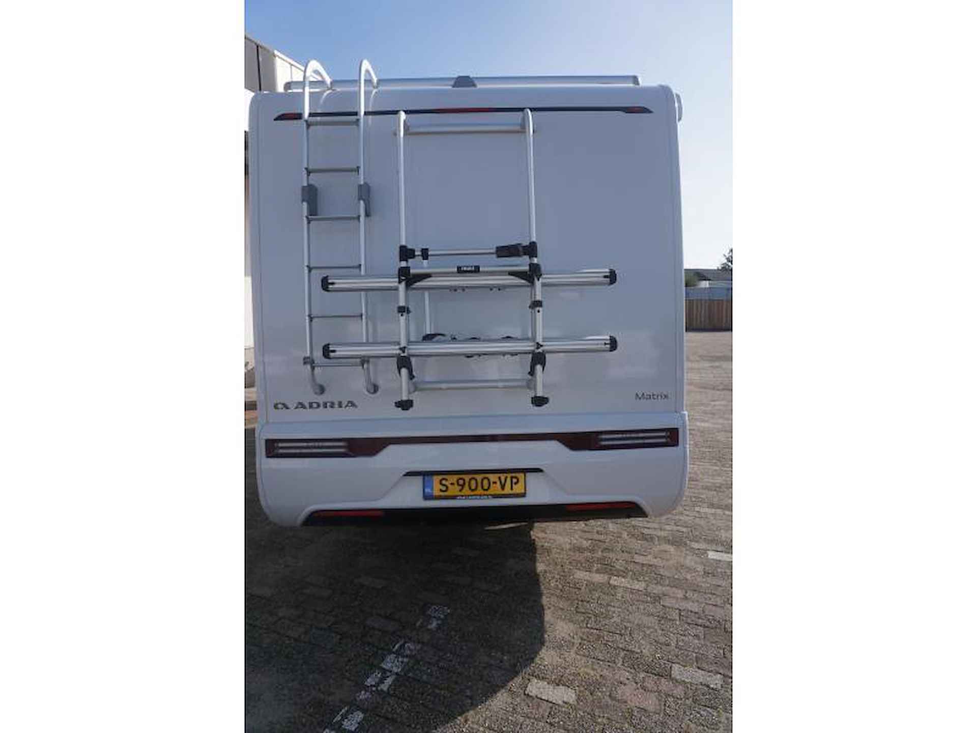 Adria Matrix 600 SL hefbed/vlakke vloer - 6/20