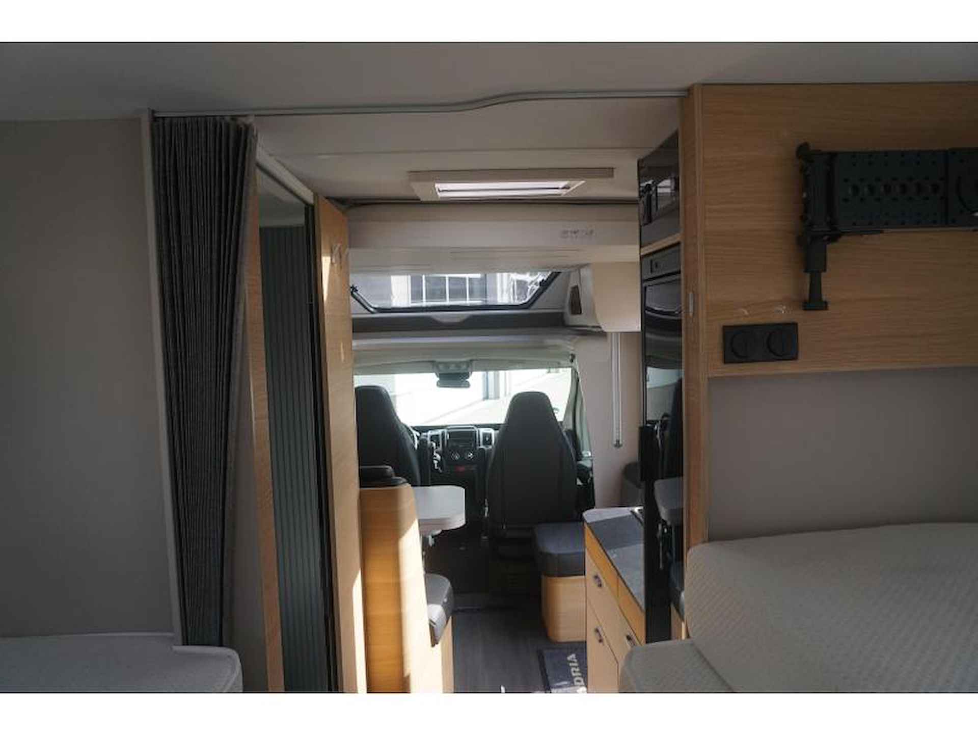 Adria Matrix 600 SL hefbed/vlakke vloer - 13/20