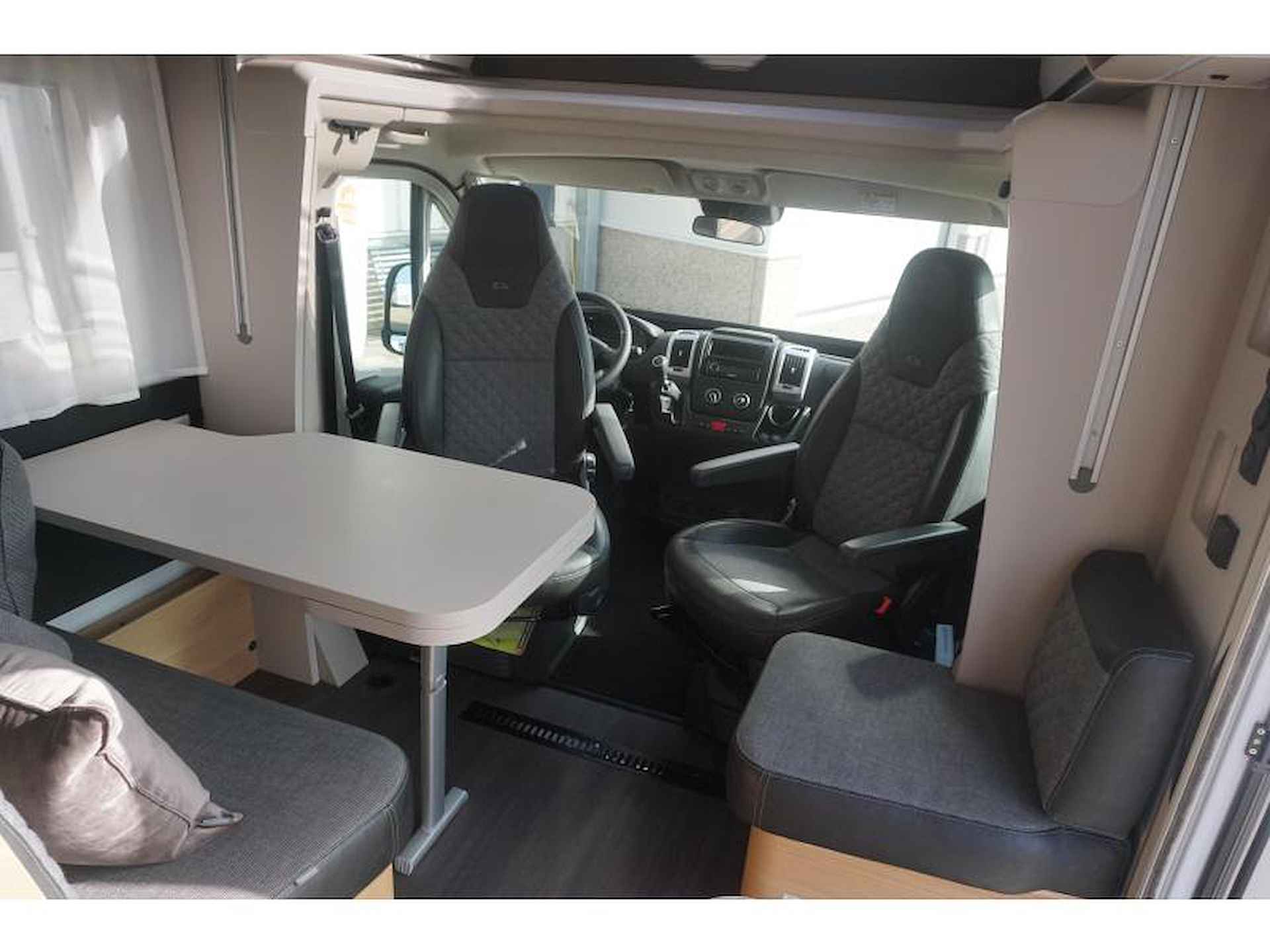 Adria Matrix 600 SL hefbed/vlakke vloer - 16/20