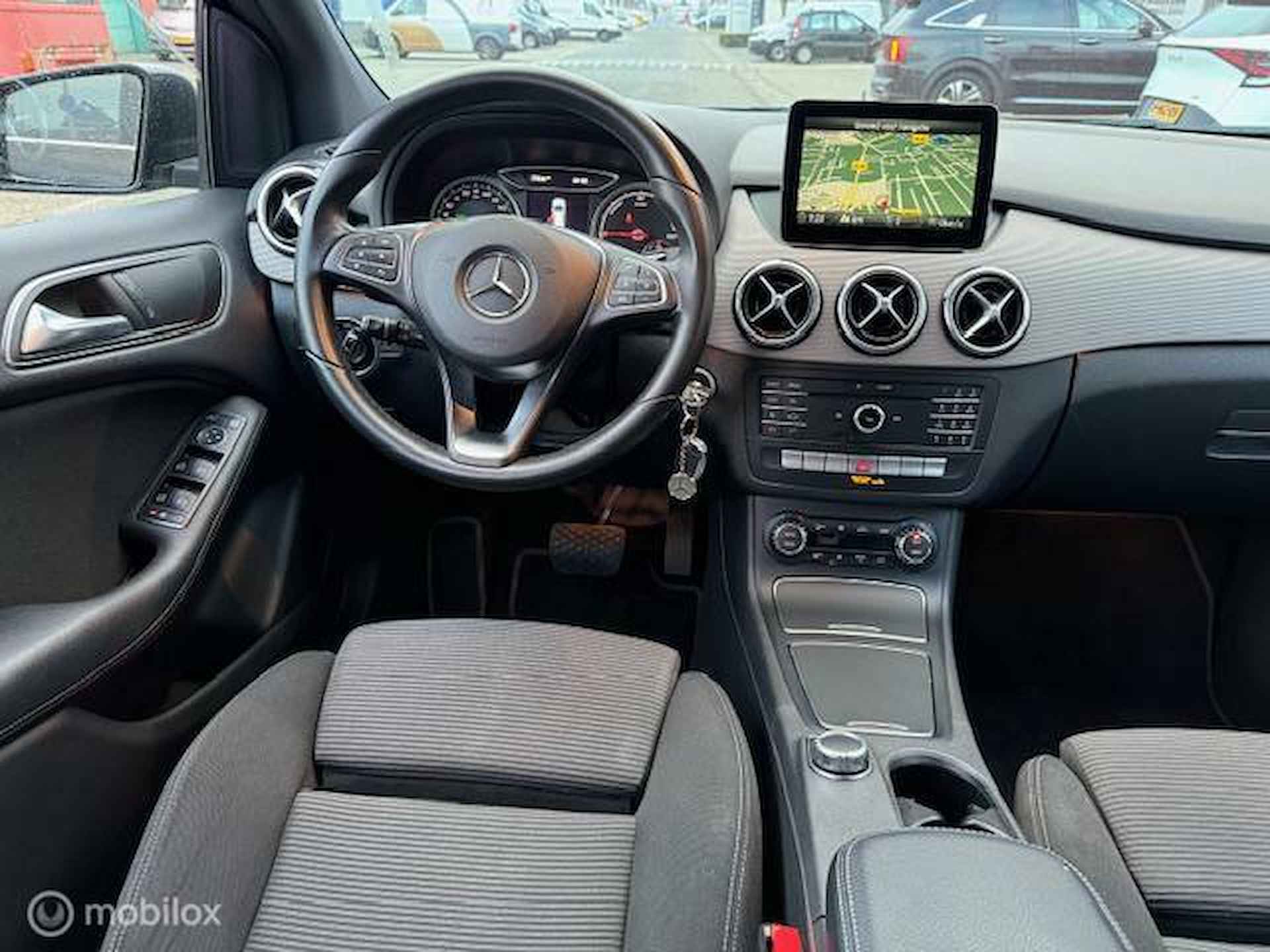 Mercedes B-klasse 250 e Business Solution Automaat , Hoge instap , circa 220km bereik , Navigatie , Camera achter , Parkeerhulp Voor & Achter , Hoge instap , - 18/29