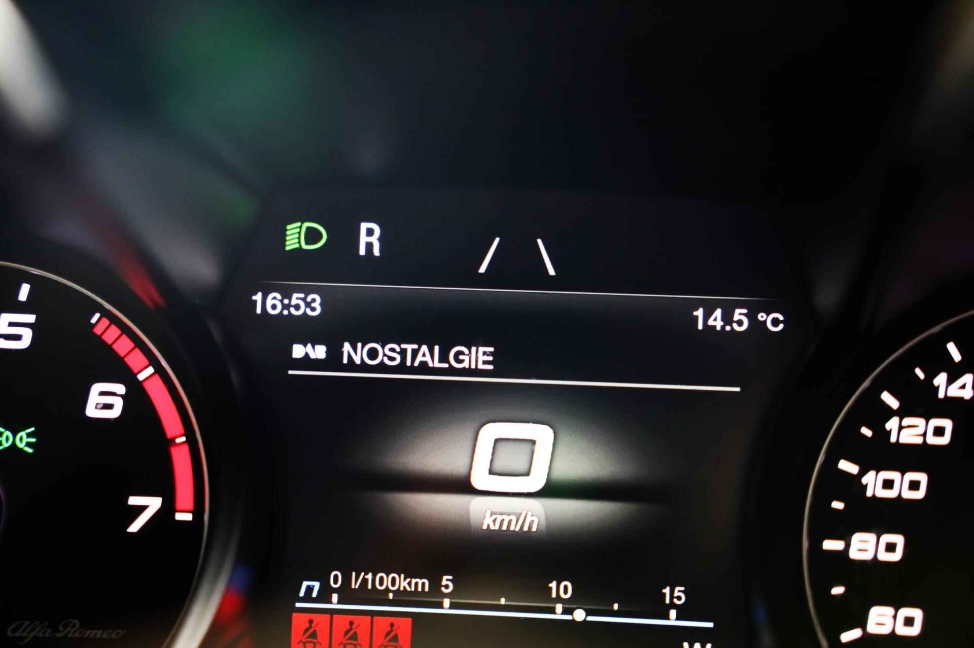 Alfa Romeo GIULIA 2.0T Super / FACELIFT / Aut / Memory / Cruise Control / Lane Assist / Navigatie / Camera / Isofix / Led / Pdc - 29/45