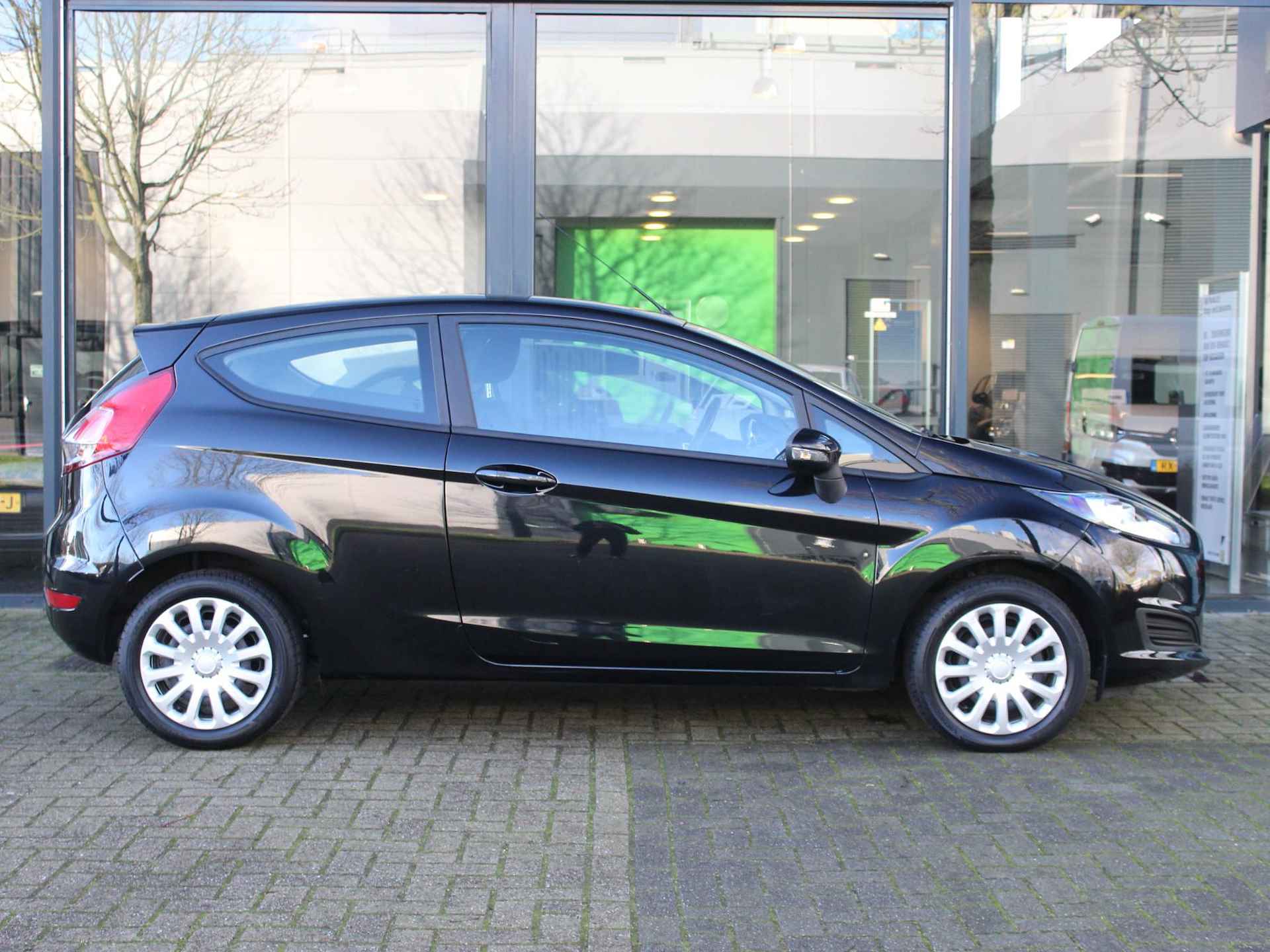 Ford Fiesta 65 Style / NAVI / AIRCO / BLUETOOTH / DEALER ONDERHOUDEN / 15'' - 7/34