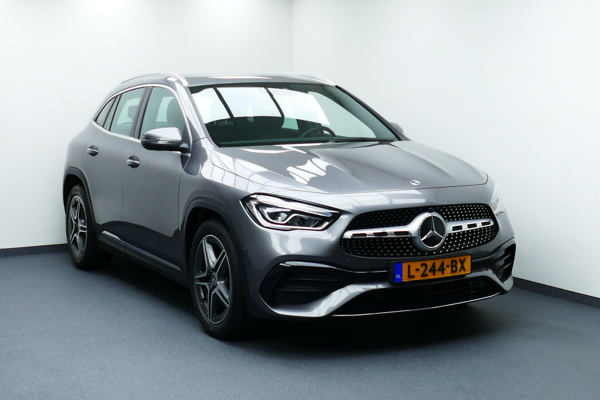 Mercedes-Benz GLA 200 Business Solution AMG. Widescreen, Sfeer Verl, Led Koplampen, 19"LMV, Afn Haak 1800kg