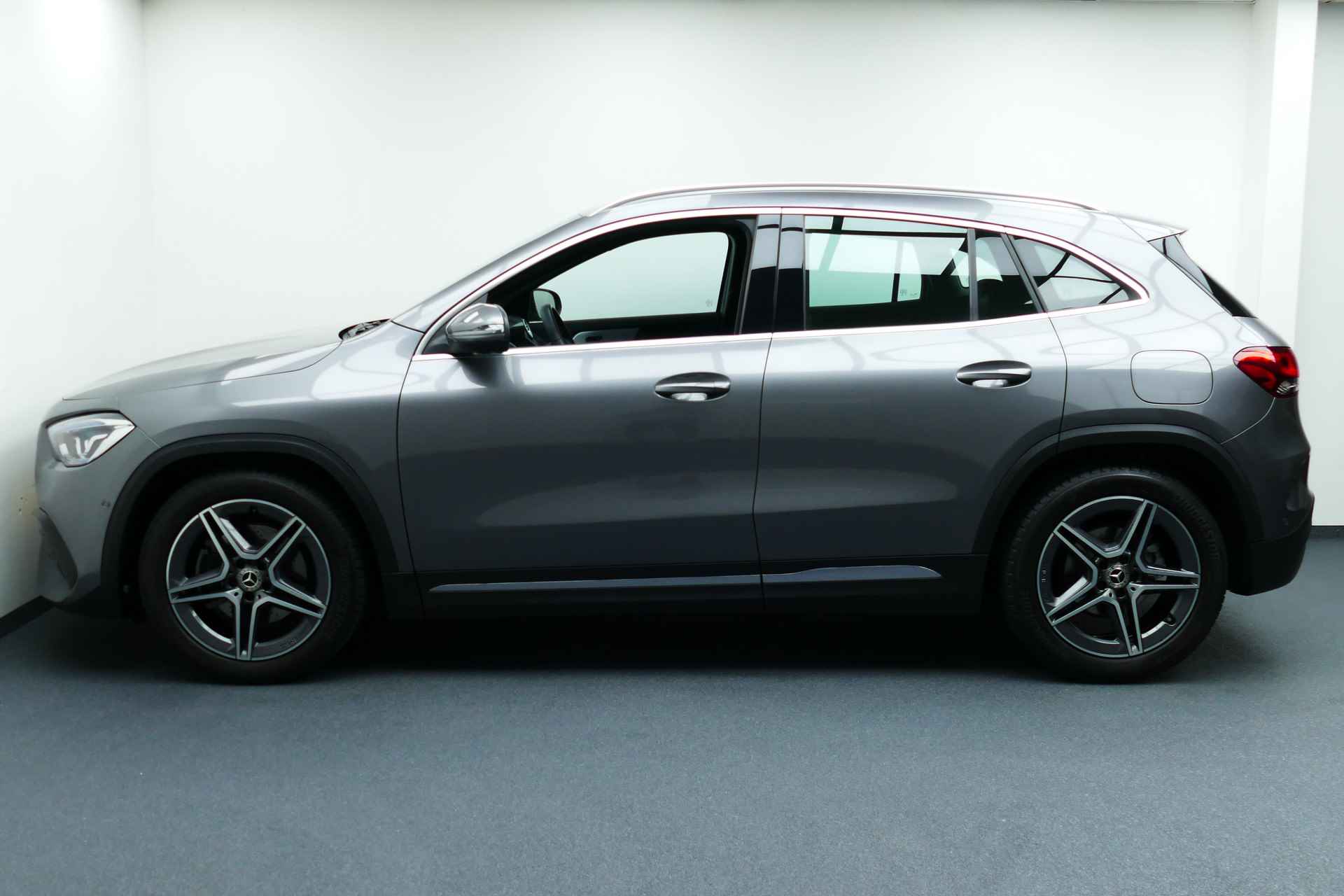 Mercedes-Benz GLA 200 Business Solution AMG. Widescreen, Sfeer Verl, Led Koplampen, 19"LMV, Afn Haak 1800kg - 12/45