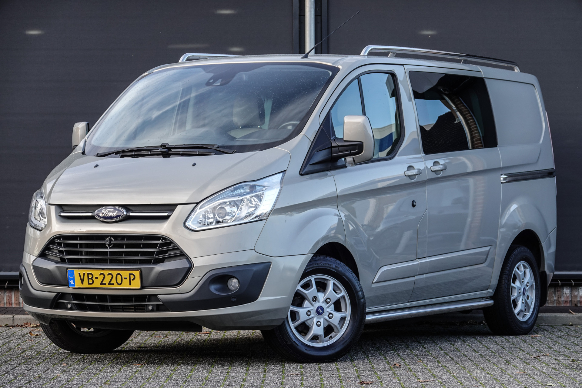 Ford Transit Custom Rolstoelvervoer | L1H1 125Pk | Limited | Rolstoelbus | Elek. rolstoellift | 2xSchuifdeur | Sidebars | 16'' | Tectonic Silver