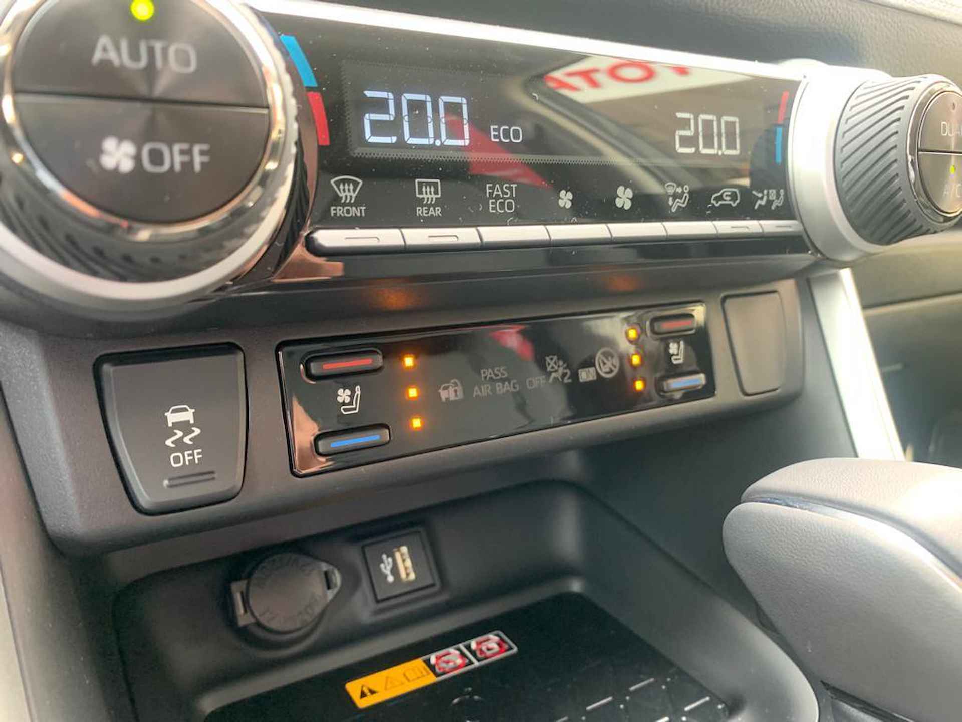 Toyota RAV4 2.5 Hybrid Executive Premium*demo* 3000 korting, direct rijden - 25/33