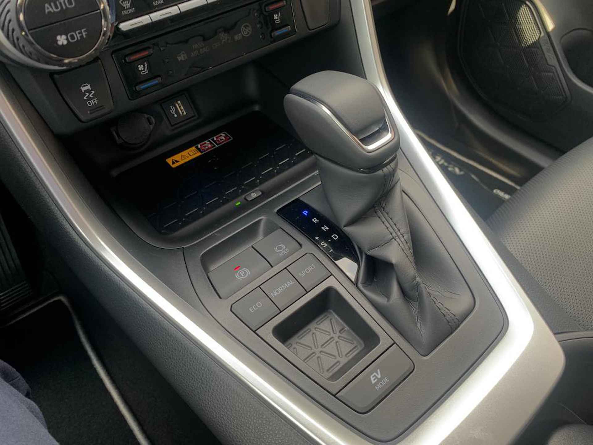 Toyota RAV4 2.5 Hybrid Executive Premium*demo* 3000 korting, direct rijden - 27/33