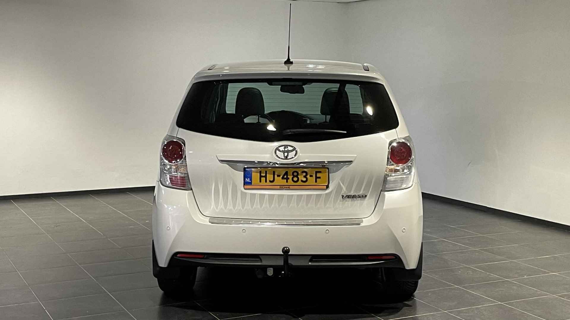 Toyota Verso 1.8 VVT-i Dynamic Business 7p. - 11/28