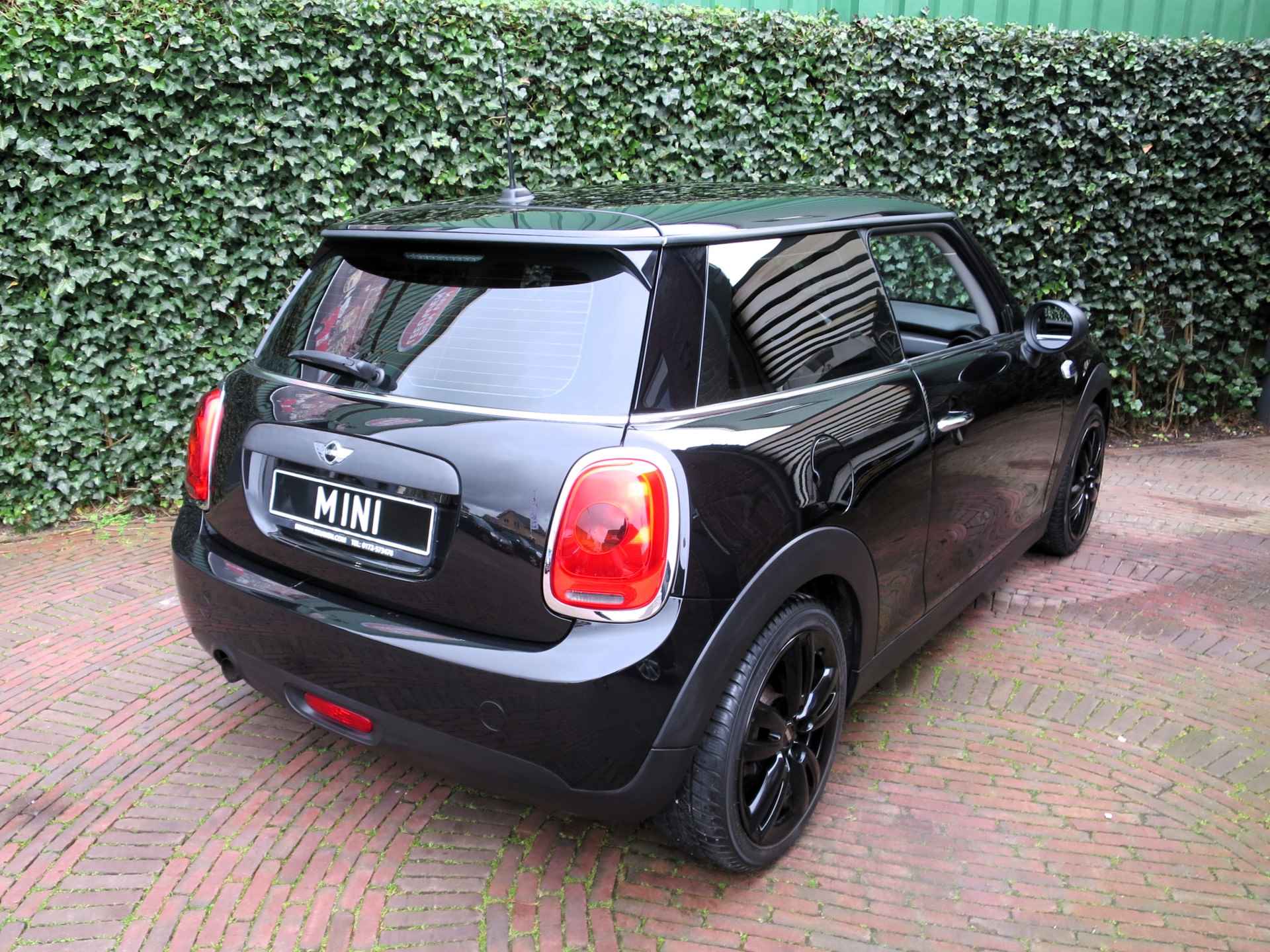 MINI Cooper 1.2 One Pepper F56 met Clima, BT, stoelverw. en 17" - 2/38