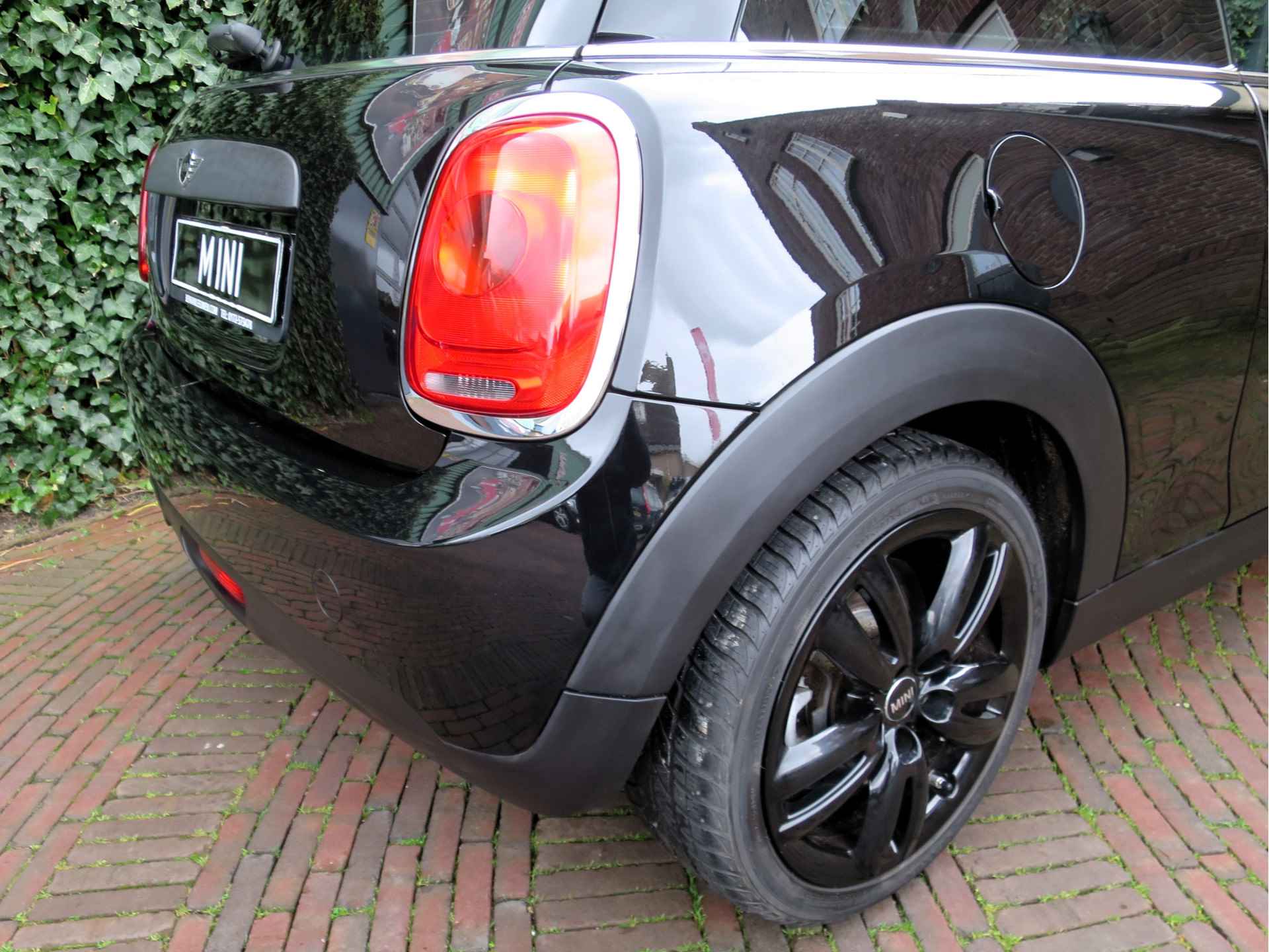 MINI Cooper 1.2 One Pepper F56 met Clima, BT, stoelverw. en 17" - 25/38