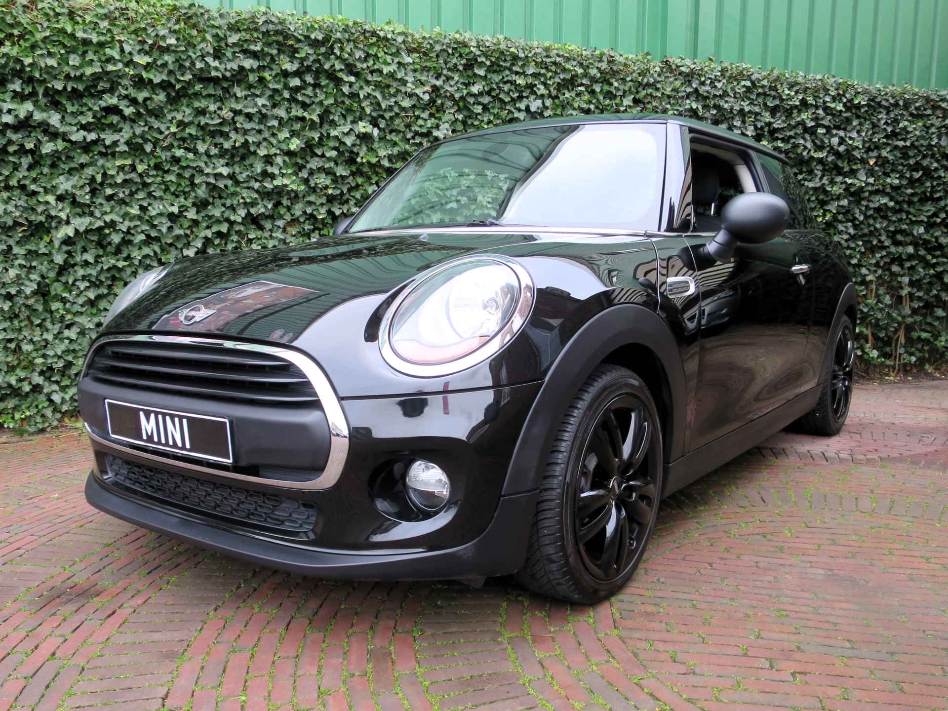 MINI Cooper 1.2 One Pepper F56 met Clima, BT, stoelverw. en 17" - 28/38