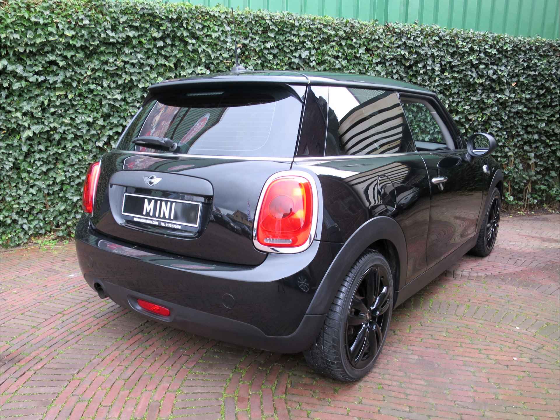 MINI Cooper 1.2 One Pepper F56 met Clima, BT, stoelverw. en 17" - 31/38