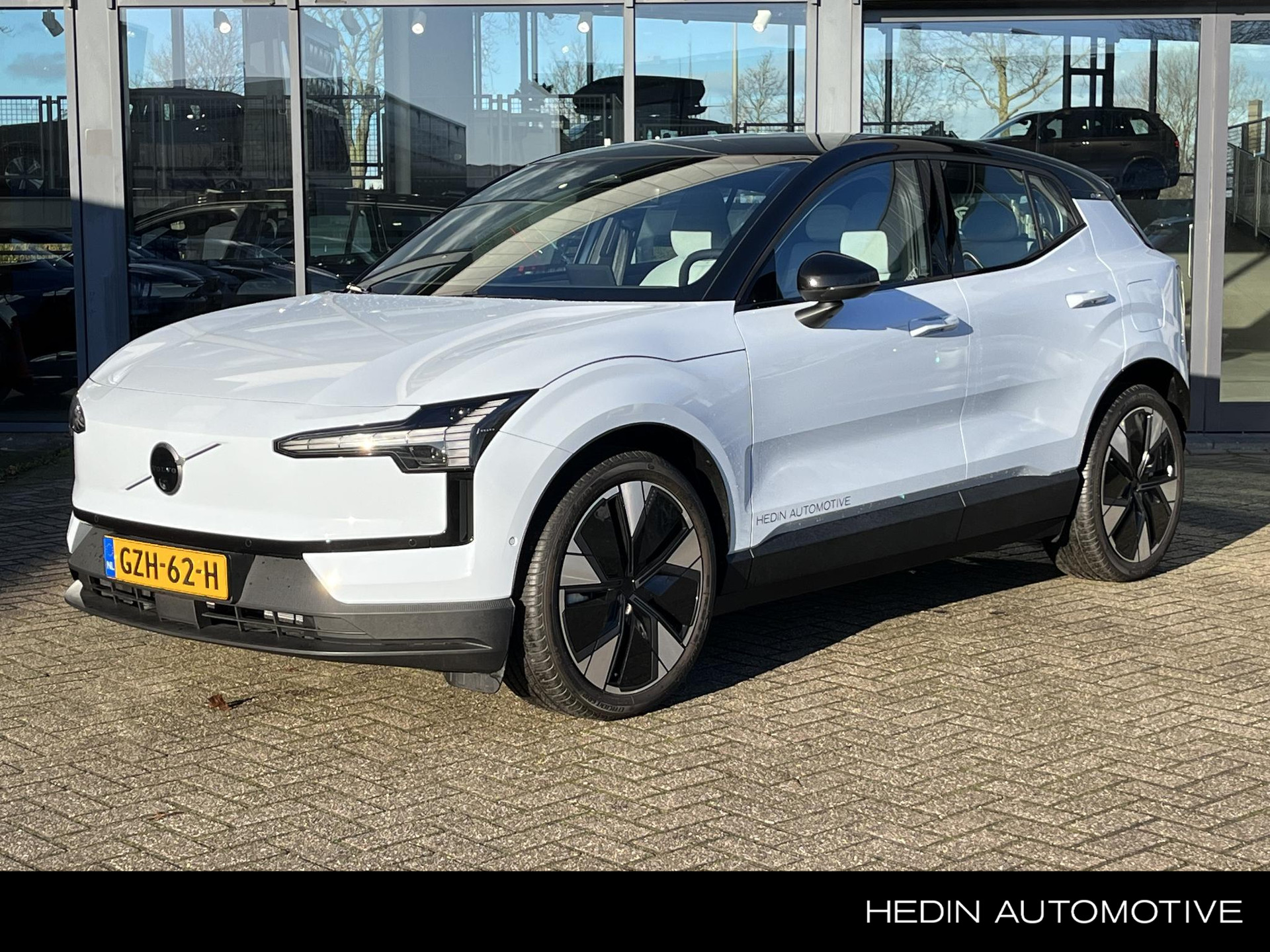 Volvo EX30 Twin Motor Performance Ultra 69 kWh | 428 PK! | Adaptieve Cruise Control | Google Services | Elektrisch verstelbare stoelen | Harman/ Kardon Audio | Elektrische achterklep | Panoramadak | Stoel + stuurverwarming