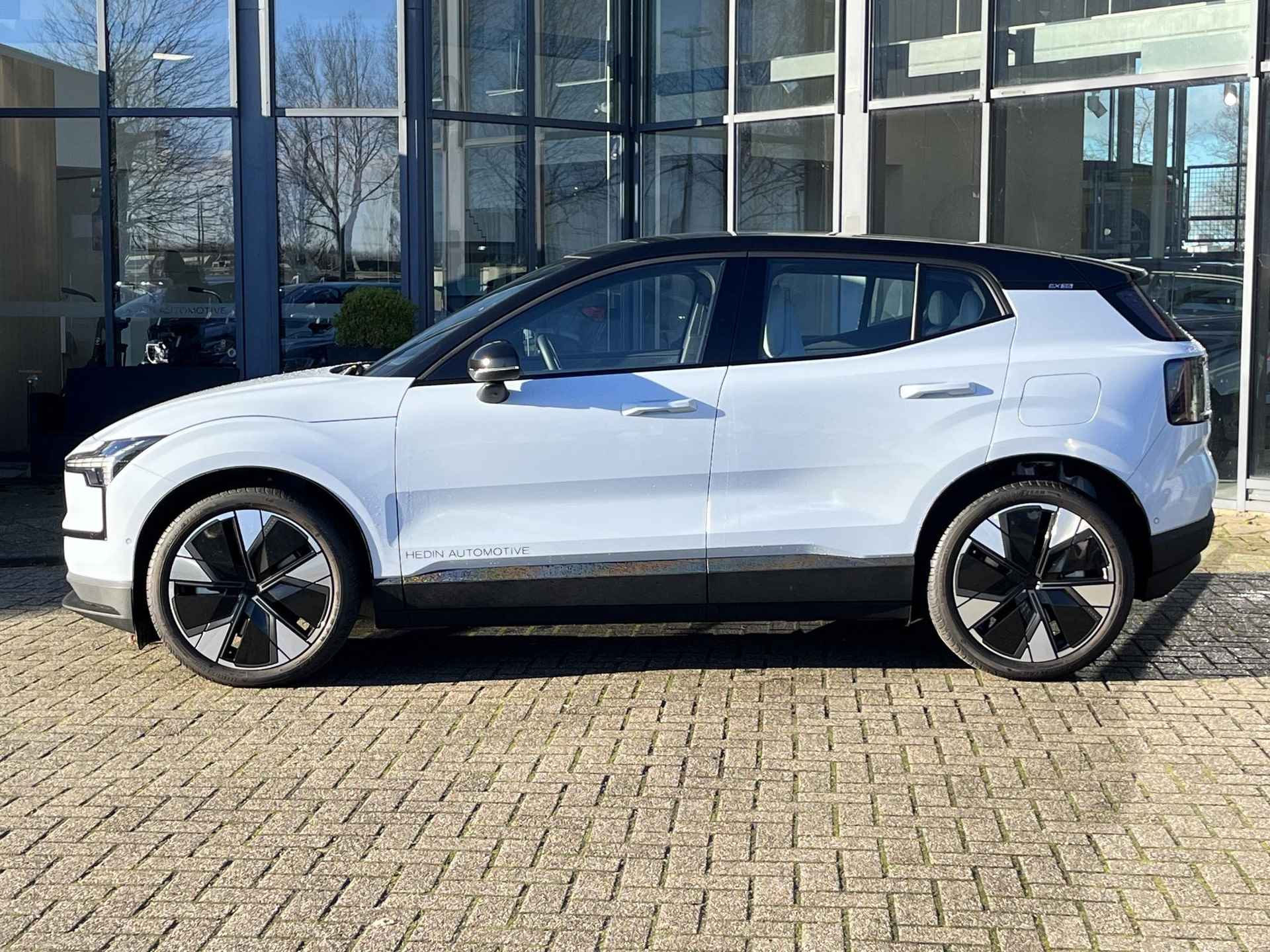 Volvo EX30 Twin Motor Performance Ultra 69 kWh | 428 PK! | Adaptieve Cruise Control | Google Services | Elektrisch verstelbare stoelen | Harman/ Kardon Audio | Elektrische achterklep | Panoramadak | Stoel + stuurverwarming - 6/16