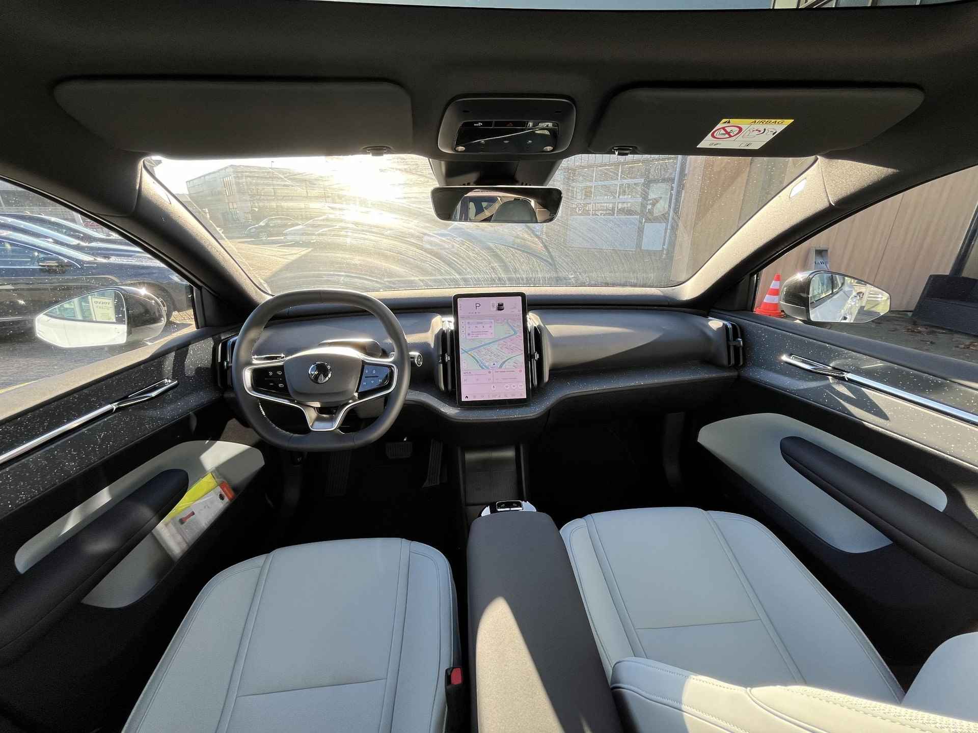 Volvo EX30 Twin Motor Performance Ultra 69 kWh | 428 PK! | Adaptieve Cruise Control | Google Services | Elektrisch verstelbare stoelen | Harman/ Kardon Audio | Elektrische achterklep | Panoramadak | Stoel + stuurverwarming - 13/16