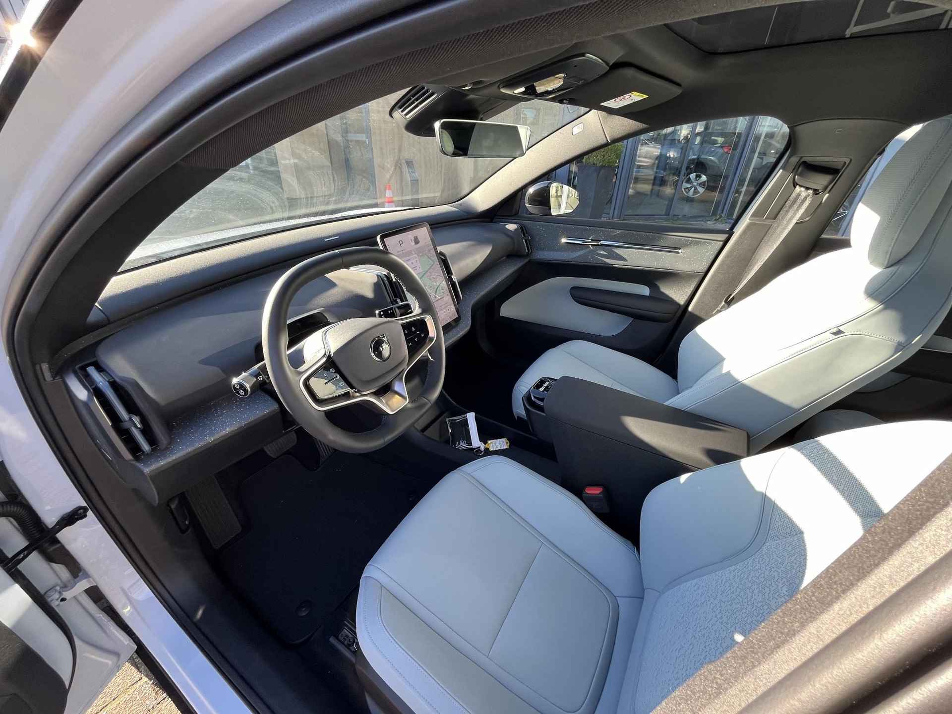 Volvo EX30 Twin Motor Performance Ultra 69 kWh | 428 PK! | Adaptieve Cruise Control | Google Services | Elektrisch verstelbare stoelen | Harman/ Kardon Audio | Elektrische achterklep | Panoramadak | Stoel + stuurverwarming - 15/16