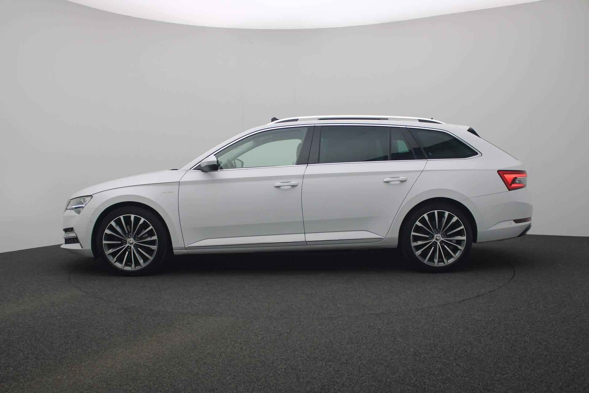 Skoda Superb Combi 1.4 TSI 218PK DSG iV Laurin & Klement | Pano | Leder | Matrix LED | Geheugenstoelen | Navi Columbus | CANTON | Adaptief onderstel | Stuur/stoel/achterbankverwarming | Camera | ACC | Keyless - 23/51