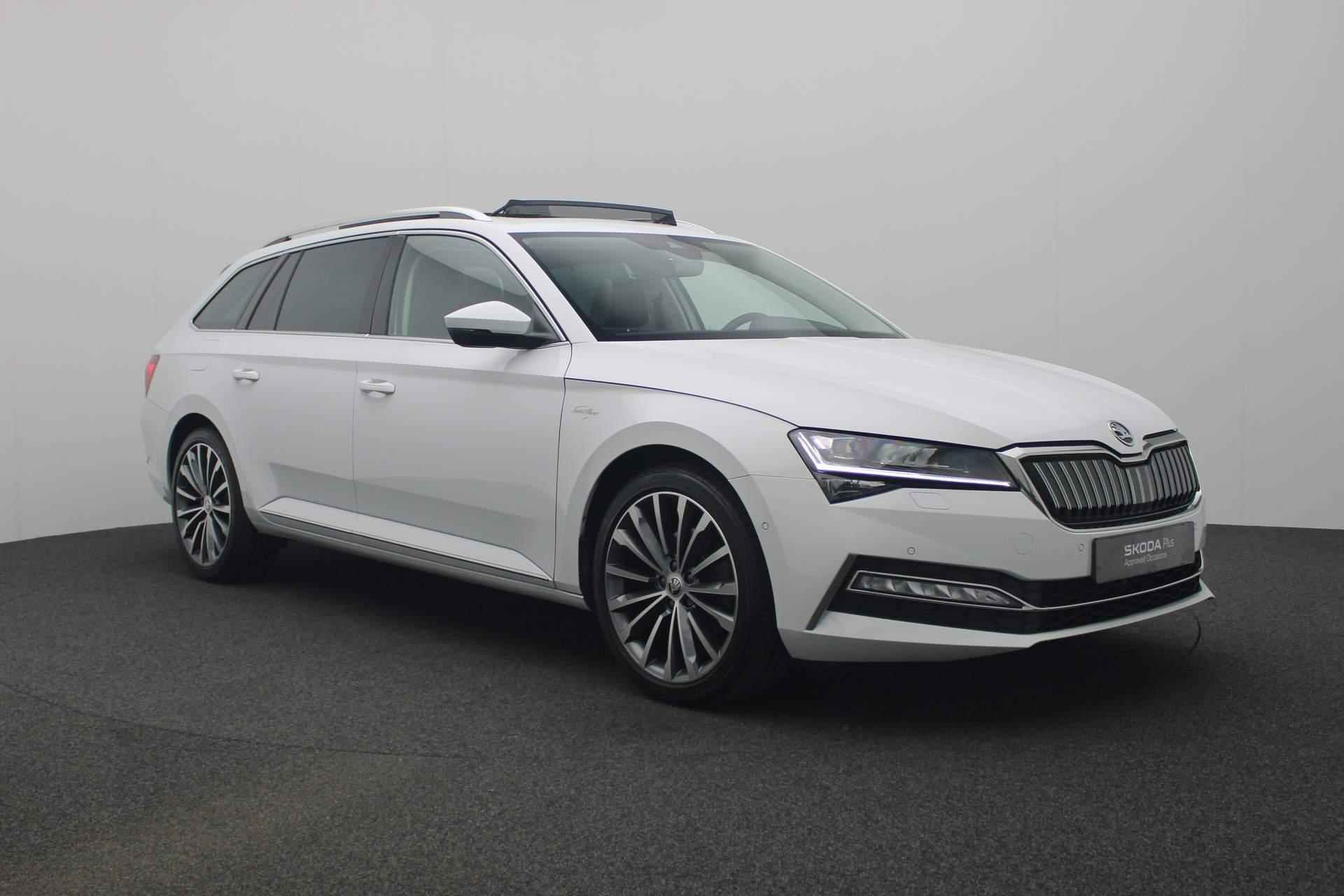 Skoda Superb Combi 1.4 TSI 218PK DSG iV Laurin & Klement | Pano | Leder | Matrix LED | Geheugenstoelen | Navi Columbus | CANTON | Adaptief onderstel | Stuur/stoel/achterbankverwarming | Camera | ACC | Keyless - 41/51