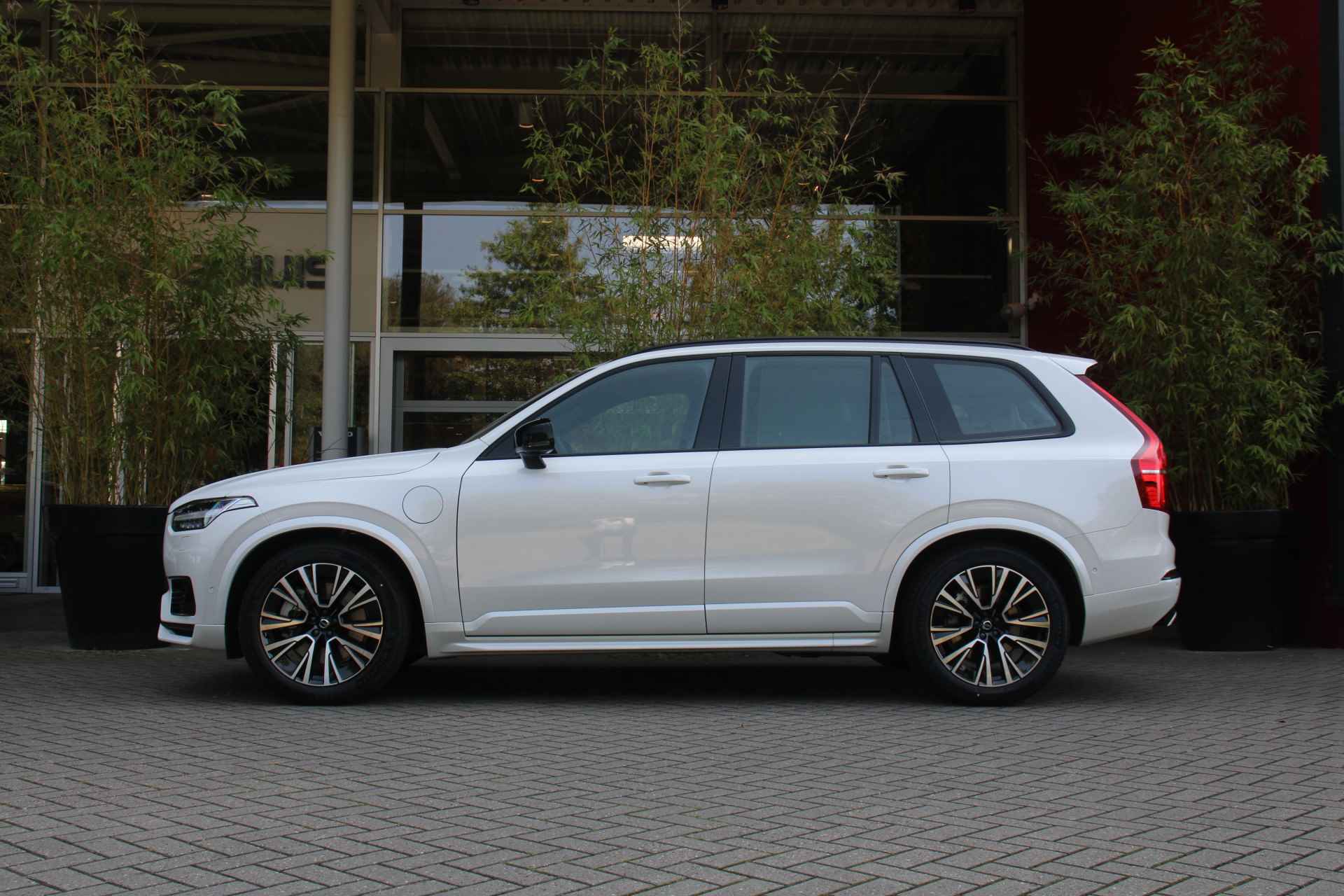 Volvo XC90 T8 Recharge AWD 455pk Ultimate Dark | Luchtvering | Bowers&Wilkins | Trekhaak | 360 Camera | Pilot Assist | Schuifdak - 5/17