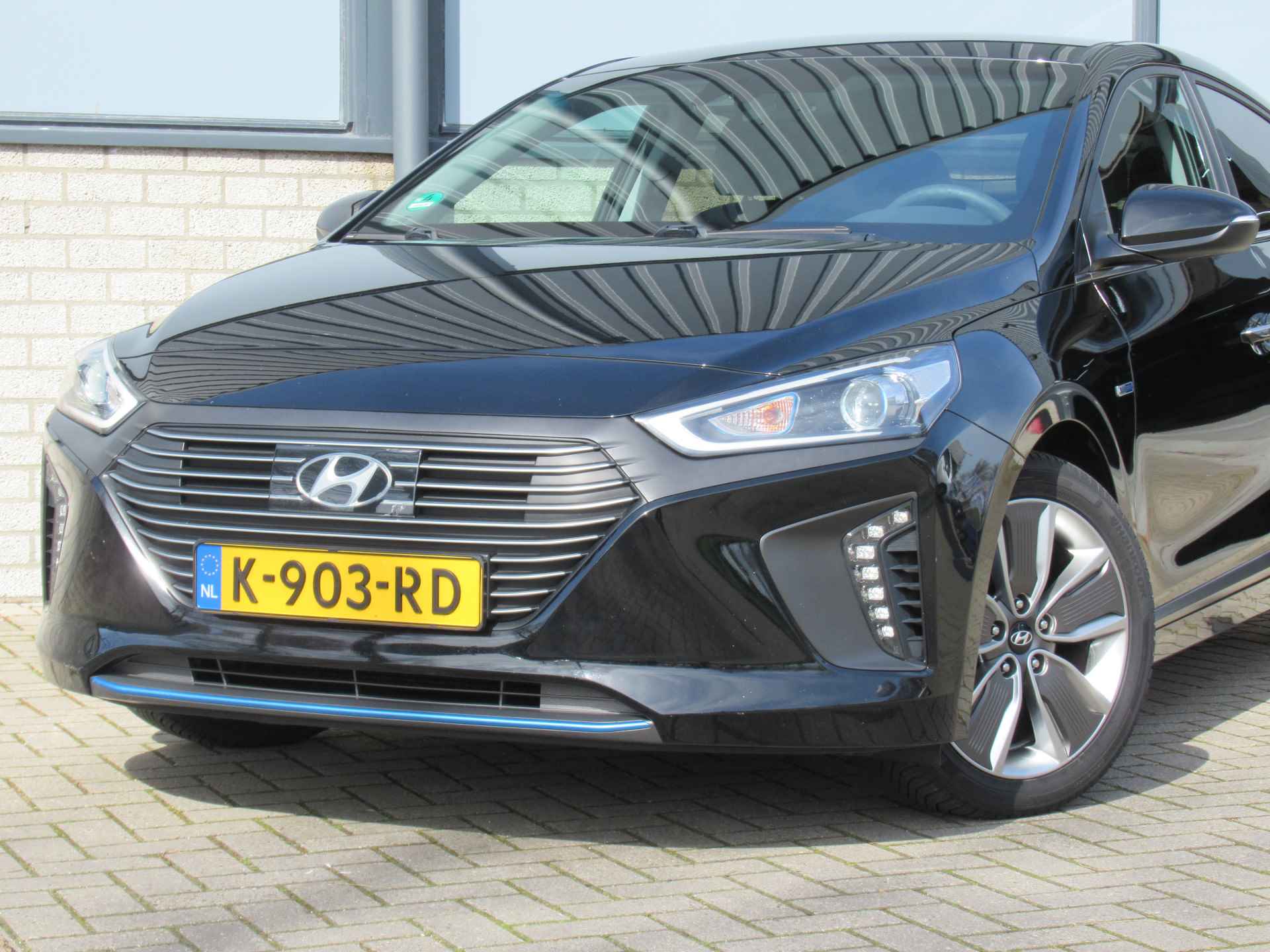 Hyundai IONIQ 1.6 GDi First Edition Dealer onderh | Xenon - LED | Navi | Camera | PDC | 17"inch - 4/32