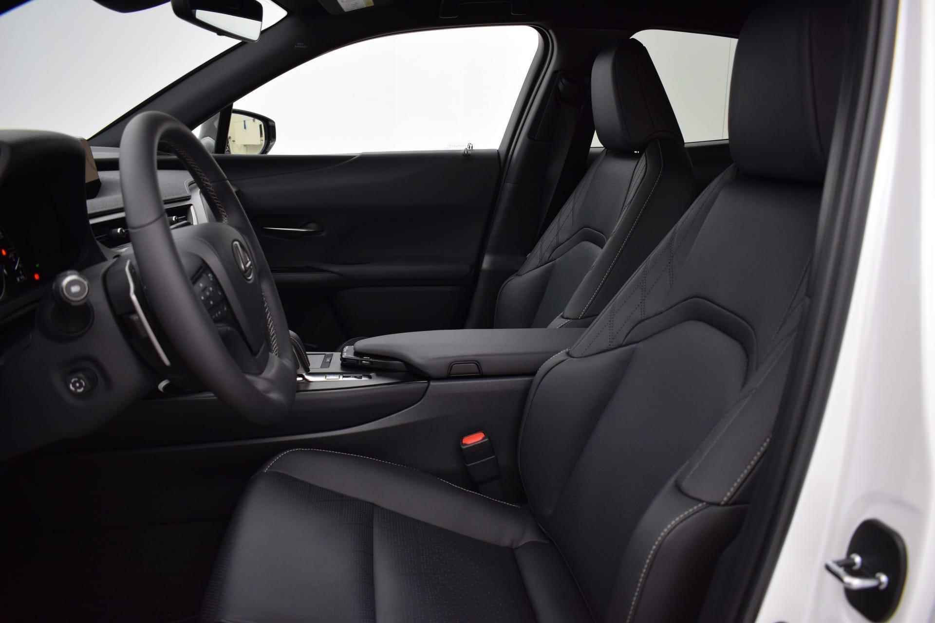 Lexus UX 300e Executive Automaat 8% bijtelling - 5/37