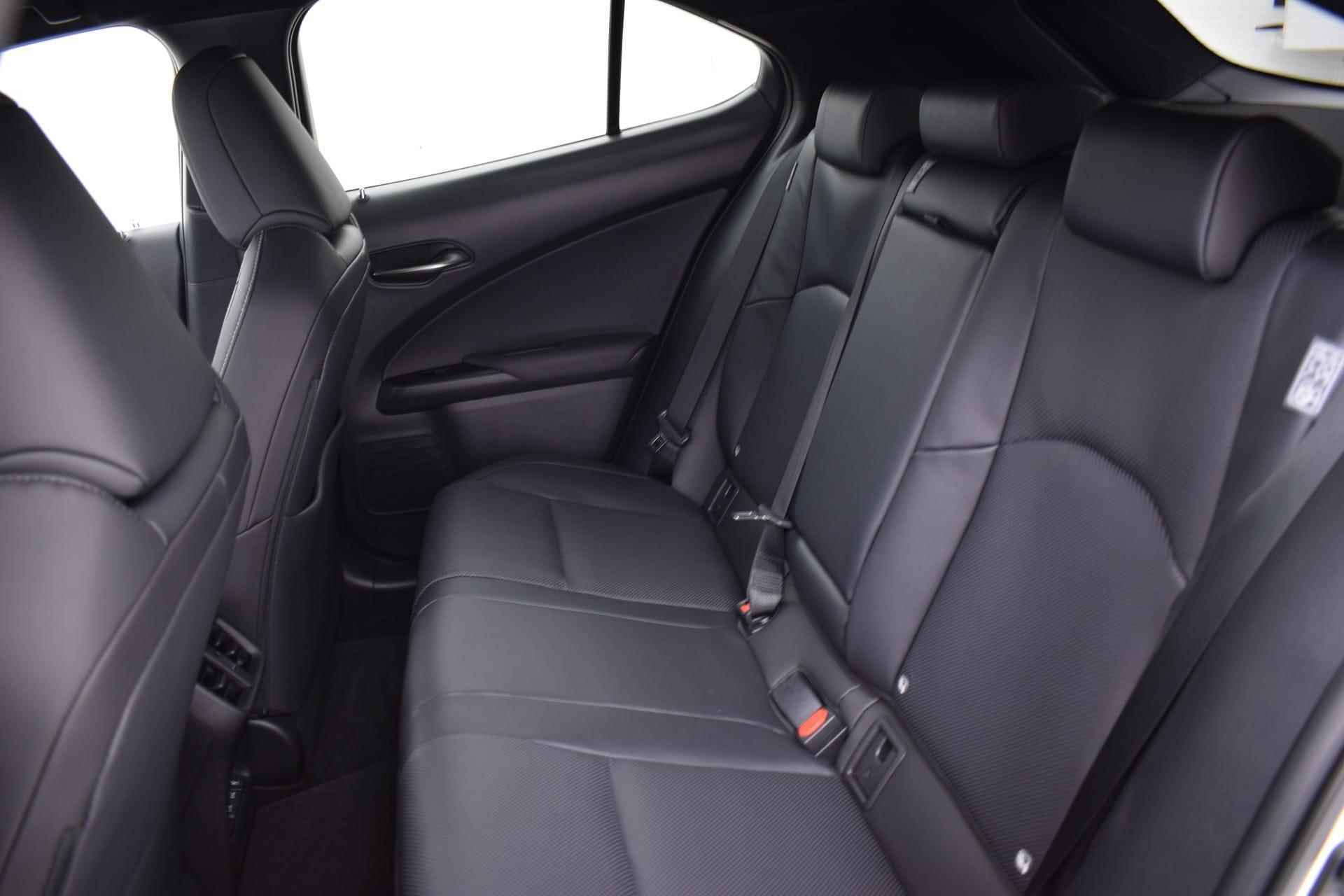 Lexus UX 300e Executive Automaat 8% bijtelling - 11/37