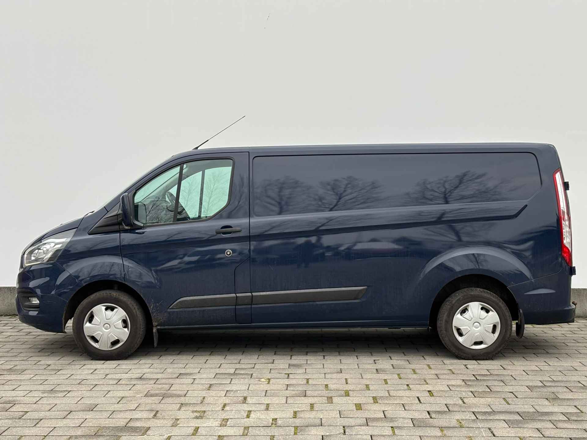 Ford Transit Custom 300 2.0 TDCI L2H1 Trend 3 Persoons | Trekhaak | Airco | 1e eigenaar | Voorruitverwarming - 2/5