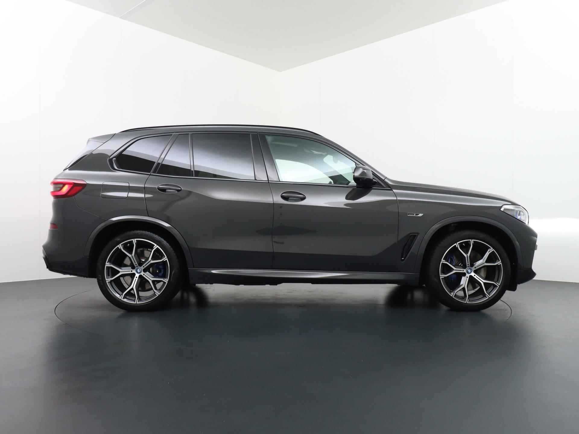 BMW X5 XDrive45e M SPORT VAN: 79.900,- VOOR: 73.877,- EINDEJAARSVOORDEEL: 6.023,- | INDIVIDUAL INT.| ACTIVE STEERING |B&W audio - 9/55