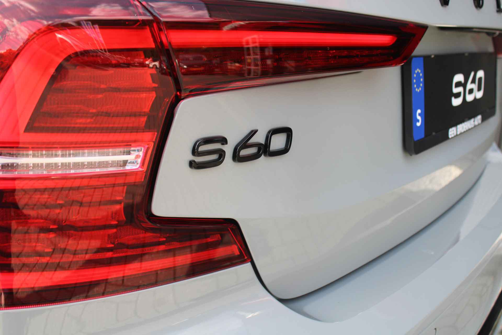 Volvo S60 B4 Plus Dark | 19" | Sportstoelen | Harman Kardon | Pilot Assist | BLIS - 9/18