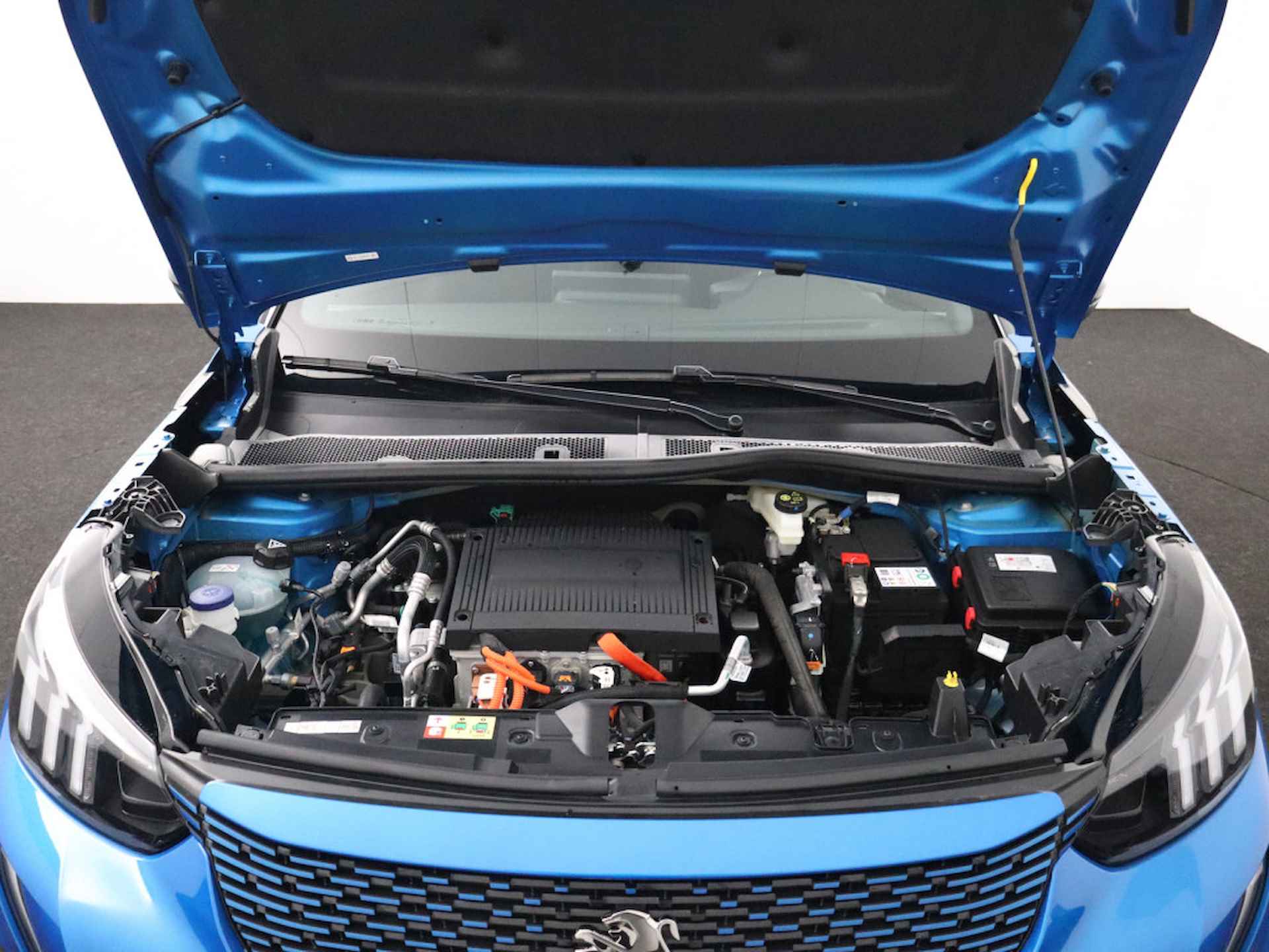 Peugeot e-2008 EV GT 50 kWh NU VAN € 48.502,- VOOR € 33.995,- RIJKLAAR! € 14.500,- VOORDEEL! - 32/40