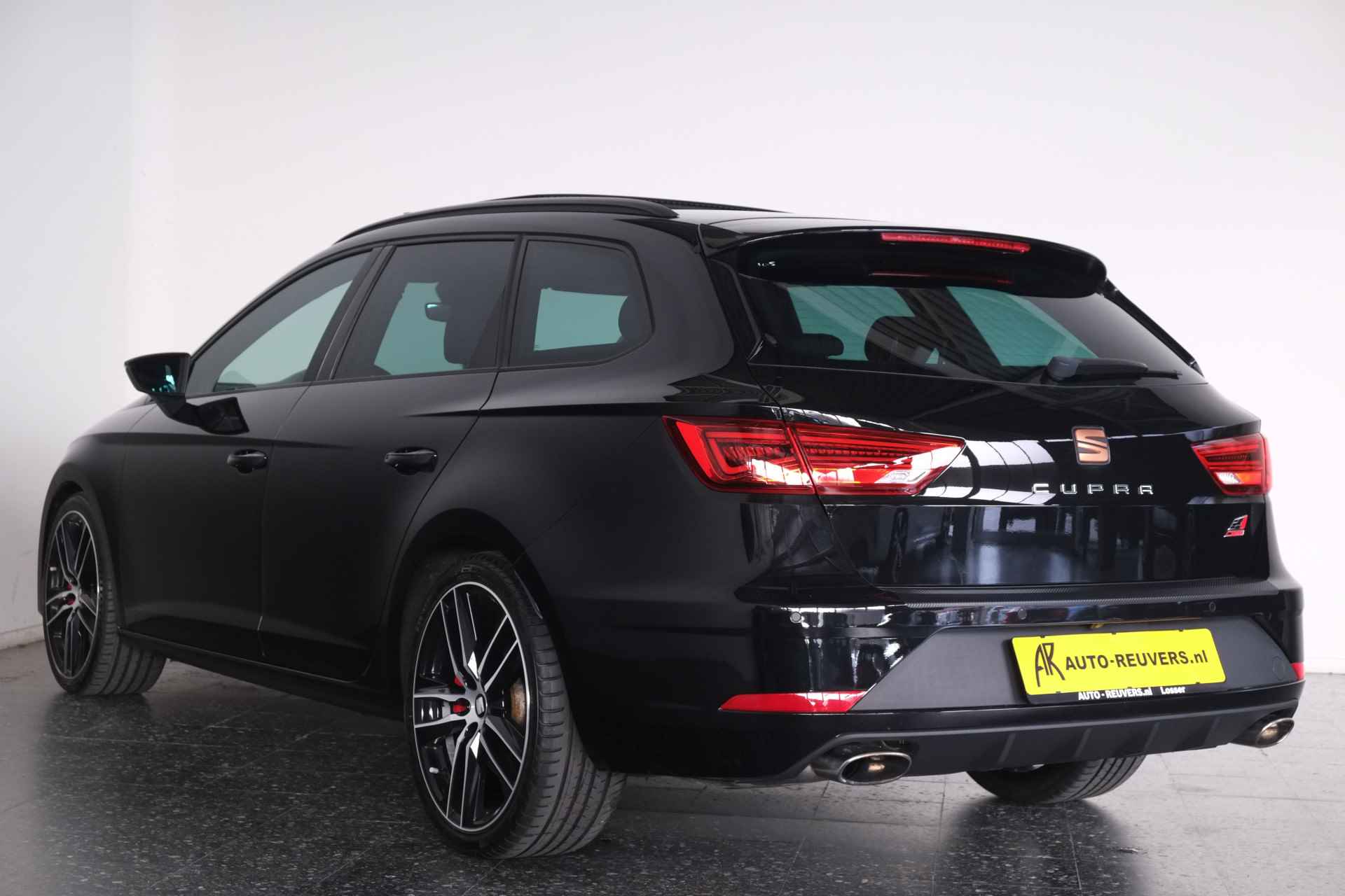 SEAT León ST 2.0 TSI CUPRA 300 / Panorama / Full Link / LED / ACC - 4/33