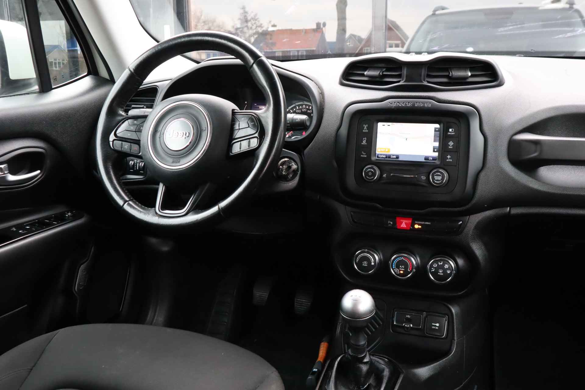 Jeep Renegade 1.6 E-Torq Black Line | Trekhaak | Navigatie - 4/39