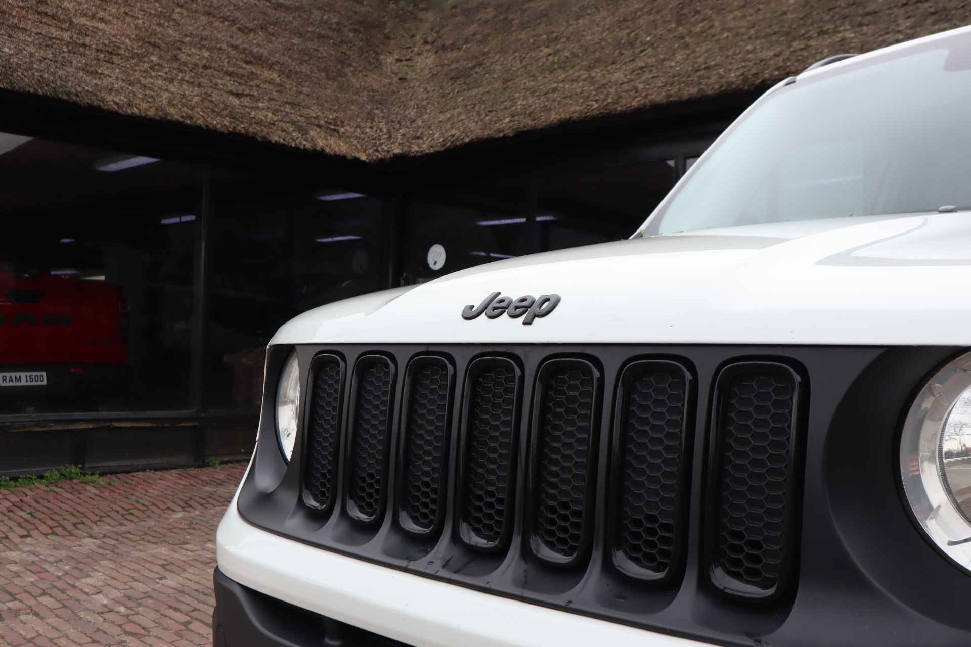 Jeep Renegade 1.6 E-Torq Black Line | Trekhaak | Navigatie - 24/39