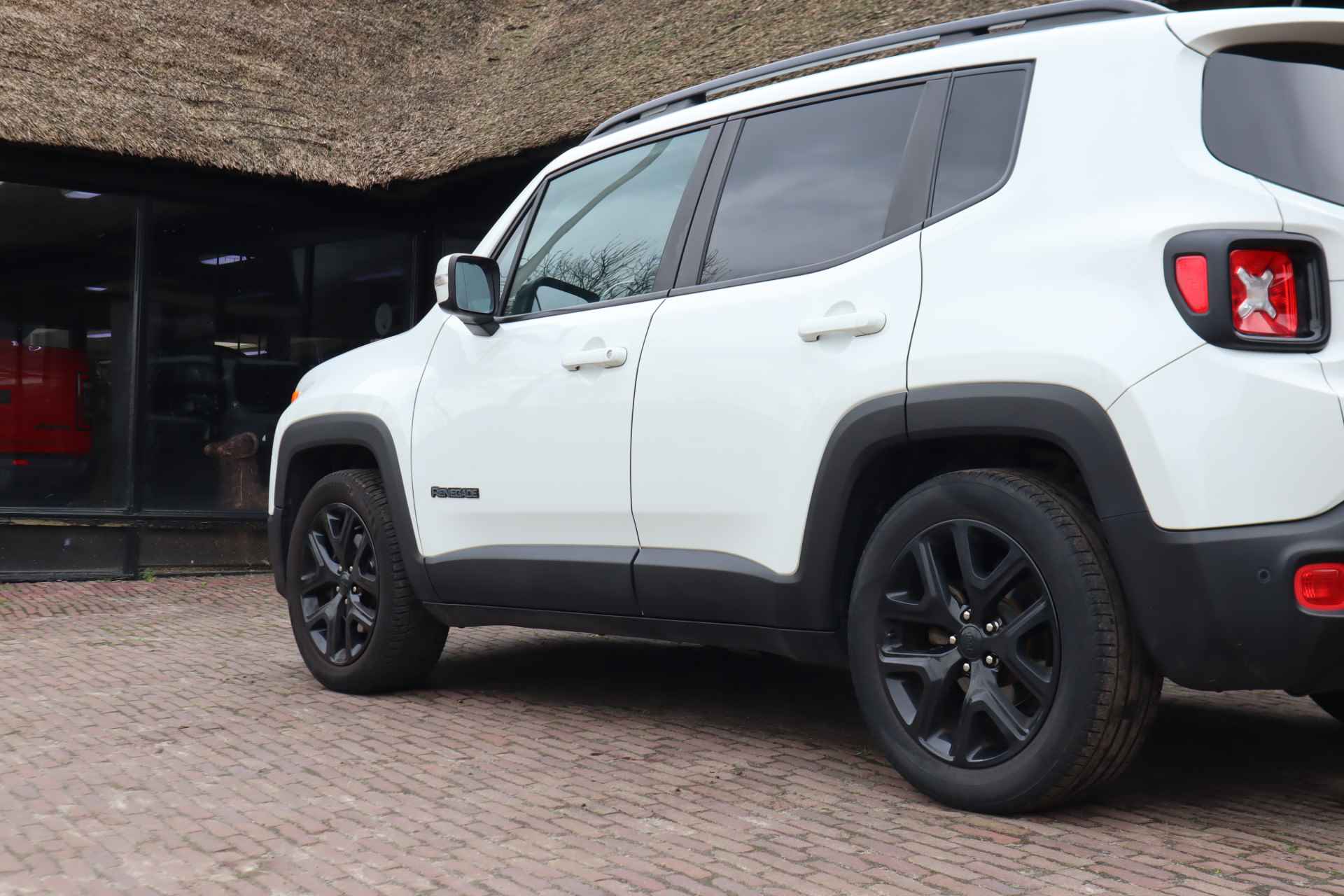 Jeep Renegade 1.6 E-Torq Black Line | Trekhaak | Navigatie - 28/39